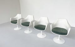 Ensemble de 4 chaises Tulip de l'époque médiévale par Eero Saarinen pour Knoll International
