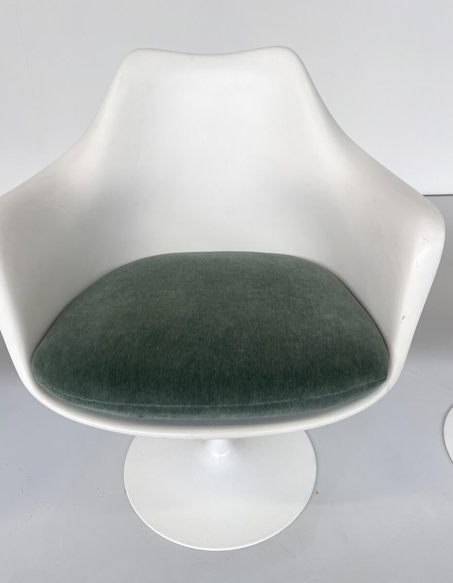 American Mid-Century Set of 4 Tulip Chair by Eero Saarinen for Knoll International  For Sale