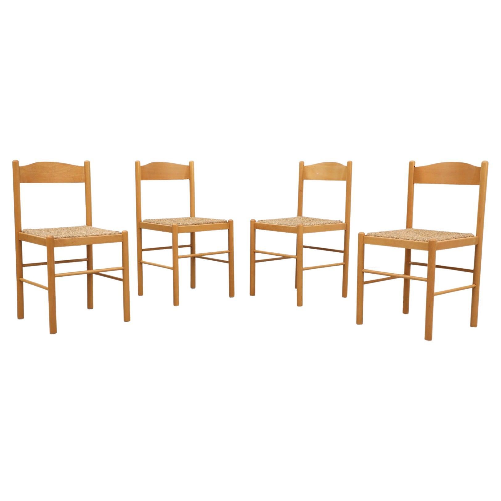Satz von 4 blonden Esszimmerstühlen aus Holz im Vico Magistretti-Stil mit Binsen-Sitzen