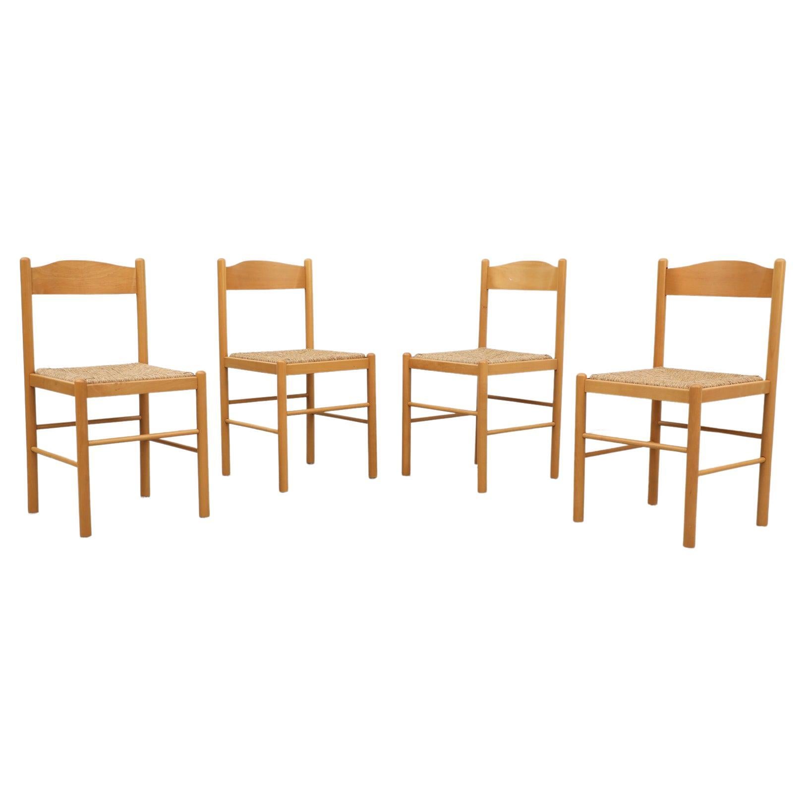 Ensemble de 4 chaises de salle à manger de style Vico Magistretti en bois blond avec sièges en jonc