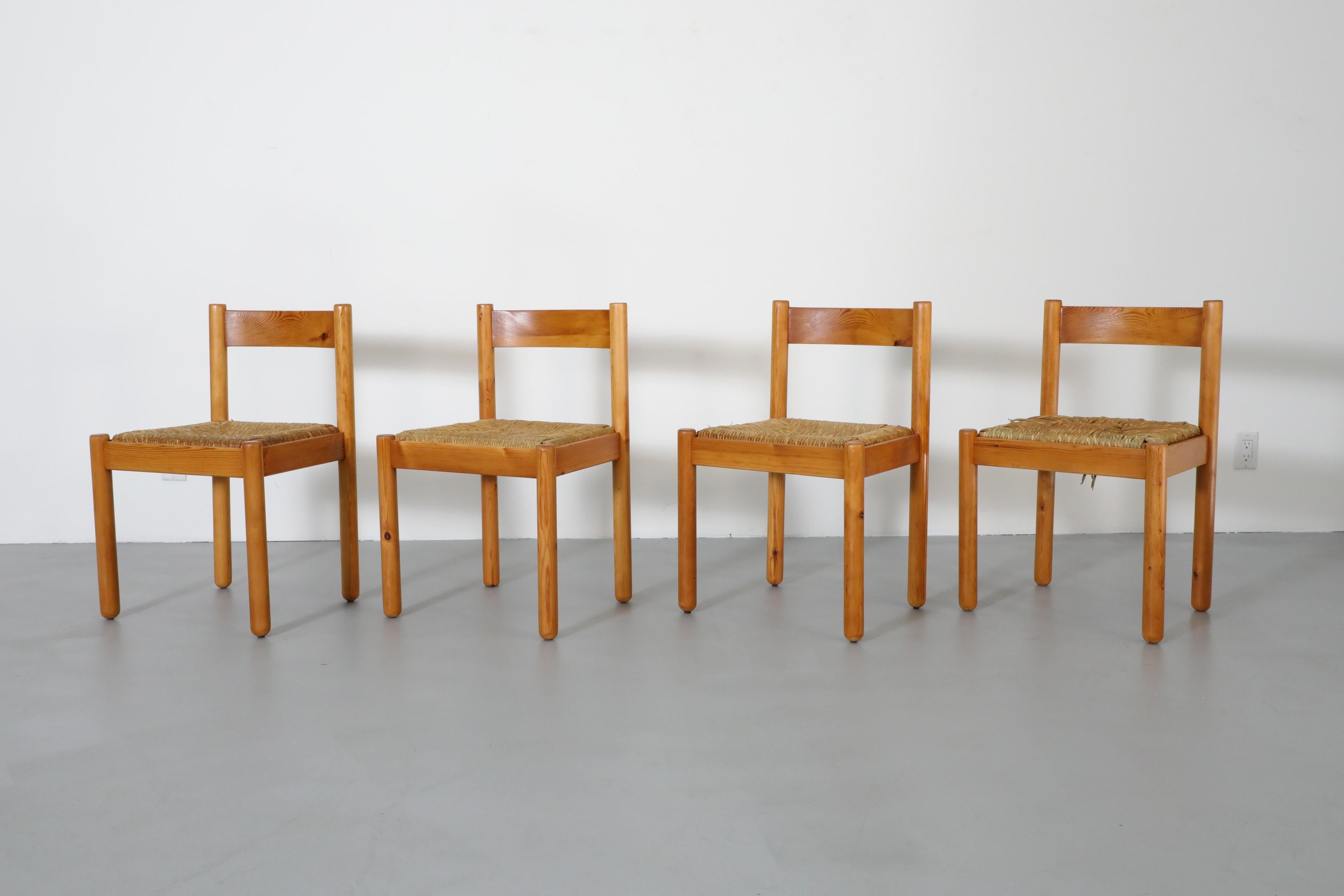 Mid-Century moderno Set di quattro sedie da pranzo in stile Vico Magistretti in legno di pino e giunco in vendita