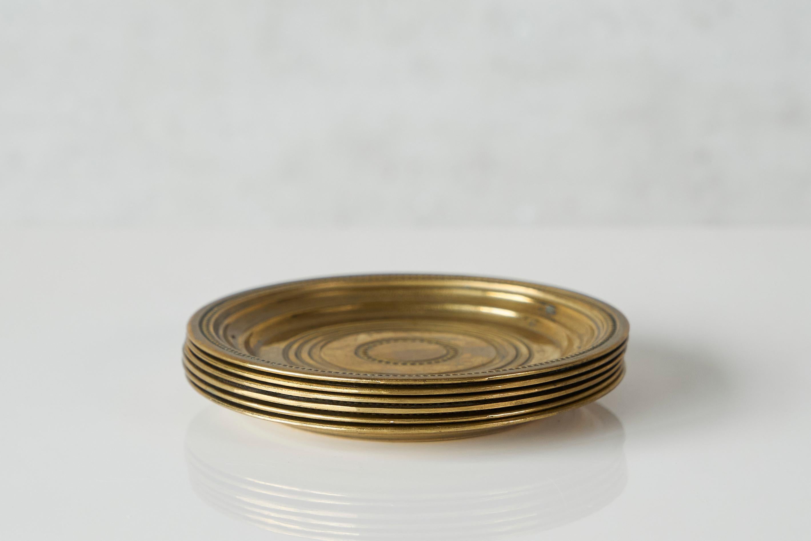 Mid Century Set of 6 Coasters in Patinated Brass In Good Condition For Sale In Meer, VAN