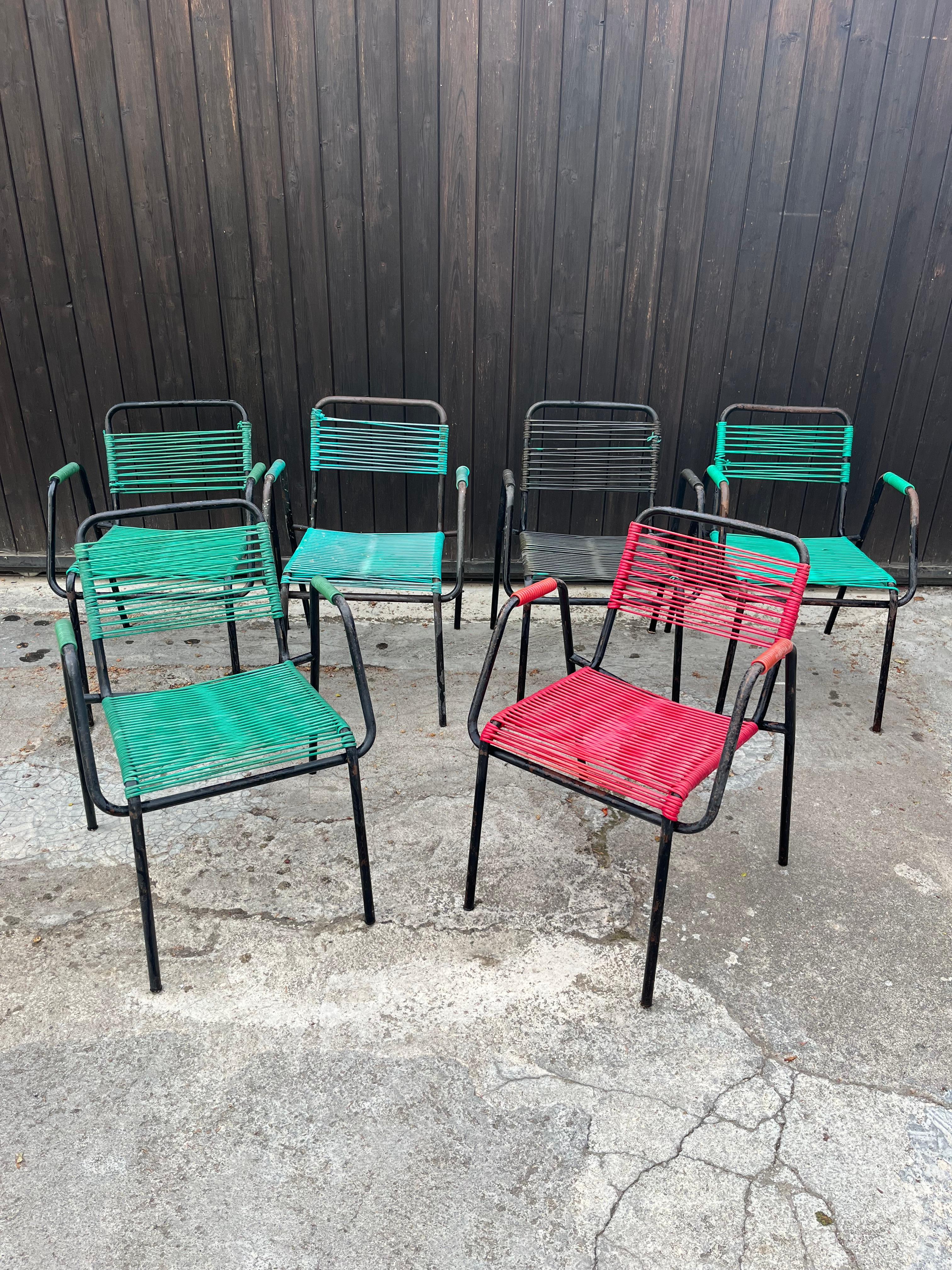 Set di 6 sedie da bar italiane di metà secolo, anni '60
Particolare e colorata, struttura in ferro. Trovato in un magazzino. Segni di invecchiamento, buone condizioni.