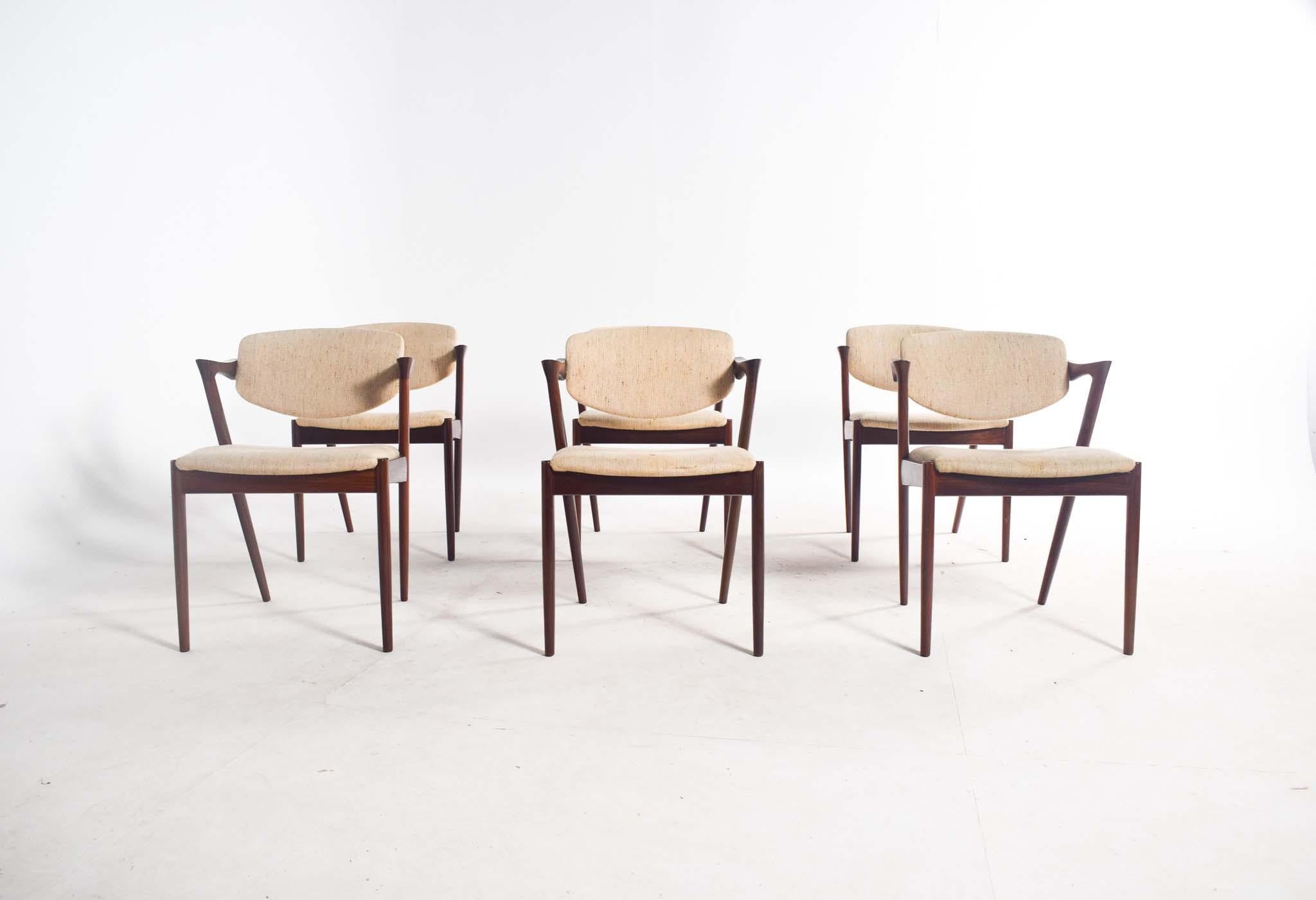 Metà XX secolo Set di 6 sedie da pranzo Kai Kristiansen modello 42 in legno di palissandro del Mid Century
