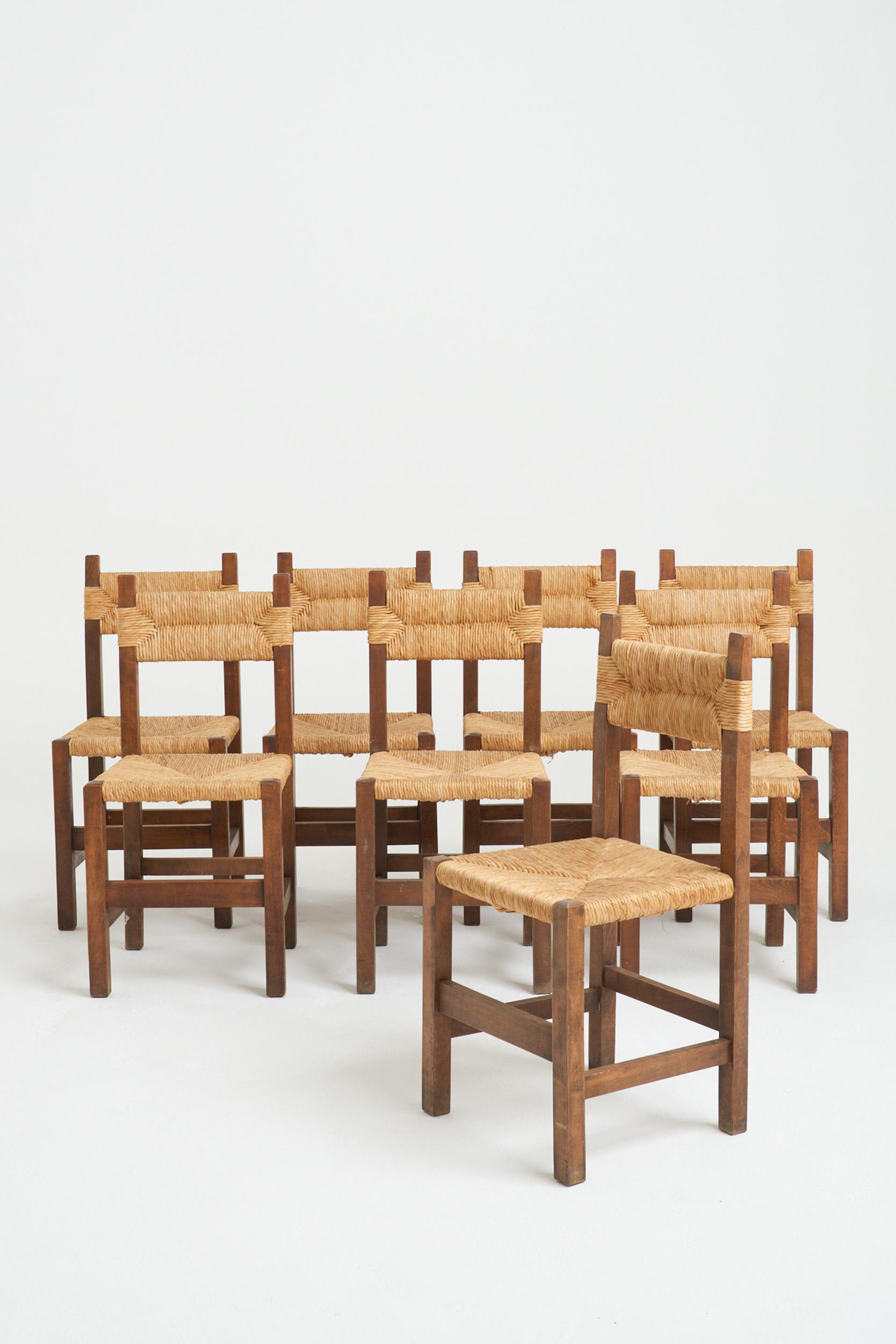 Ein Satz von acht Esszimmerstühlen aus Binsen und Buche, in der Art von Charlotte Perriand.
Spanien, Mitte 20. Jahrhundert
87 cm hoch x 41 cm breit x 41 cm tief, Sitzhöhe 45,5 cm