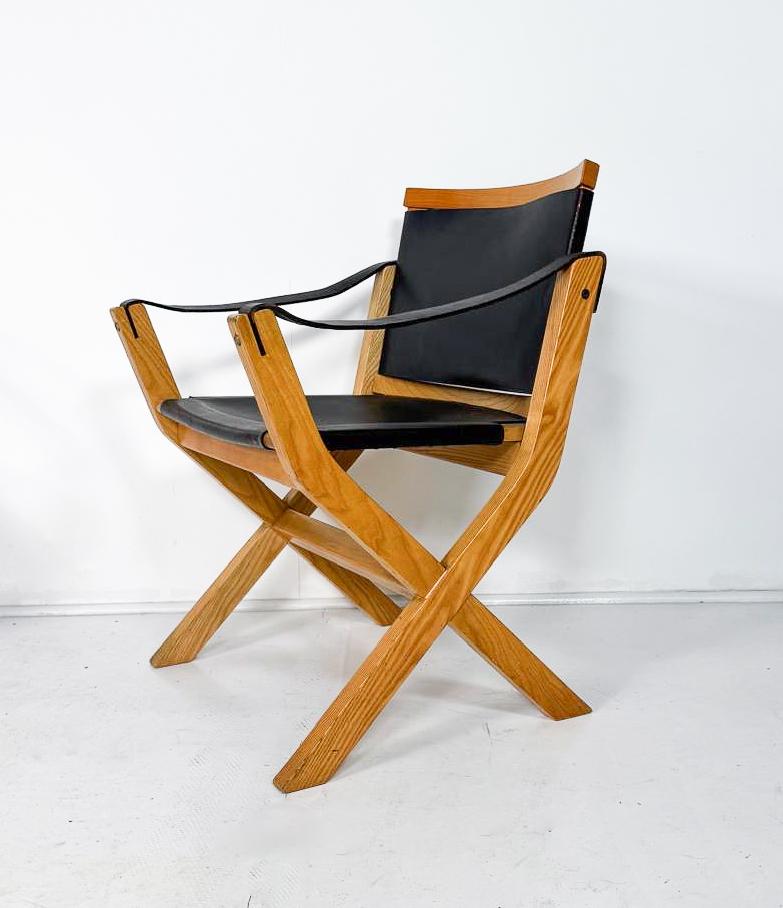 Juego de 8 Sillones Kiu de mediados de siglo de luxoritalia, madera de fresno y cuero en Bueno estado para la venta en Brussels, BE