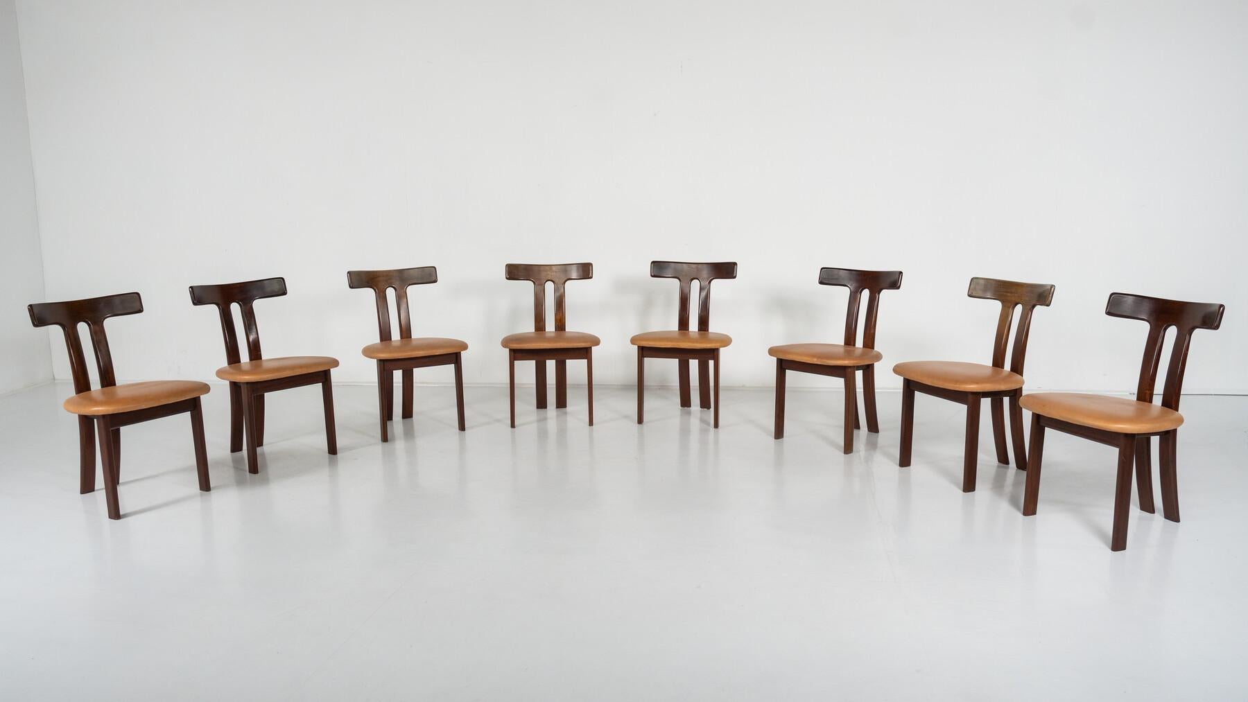 Mid-Century Set of 8 T Chairs, Scandinavian Style, 1960s In Good Condition For Sale In Brussels, BE