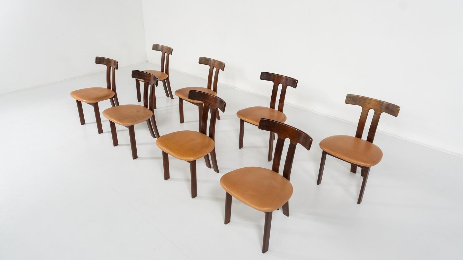 Mid-Century Set of 8 T Chairs, Scandinavian Style, 1960s For Sale 1