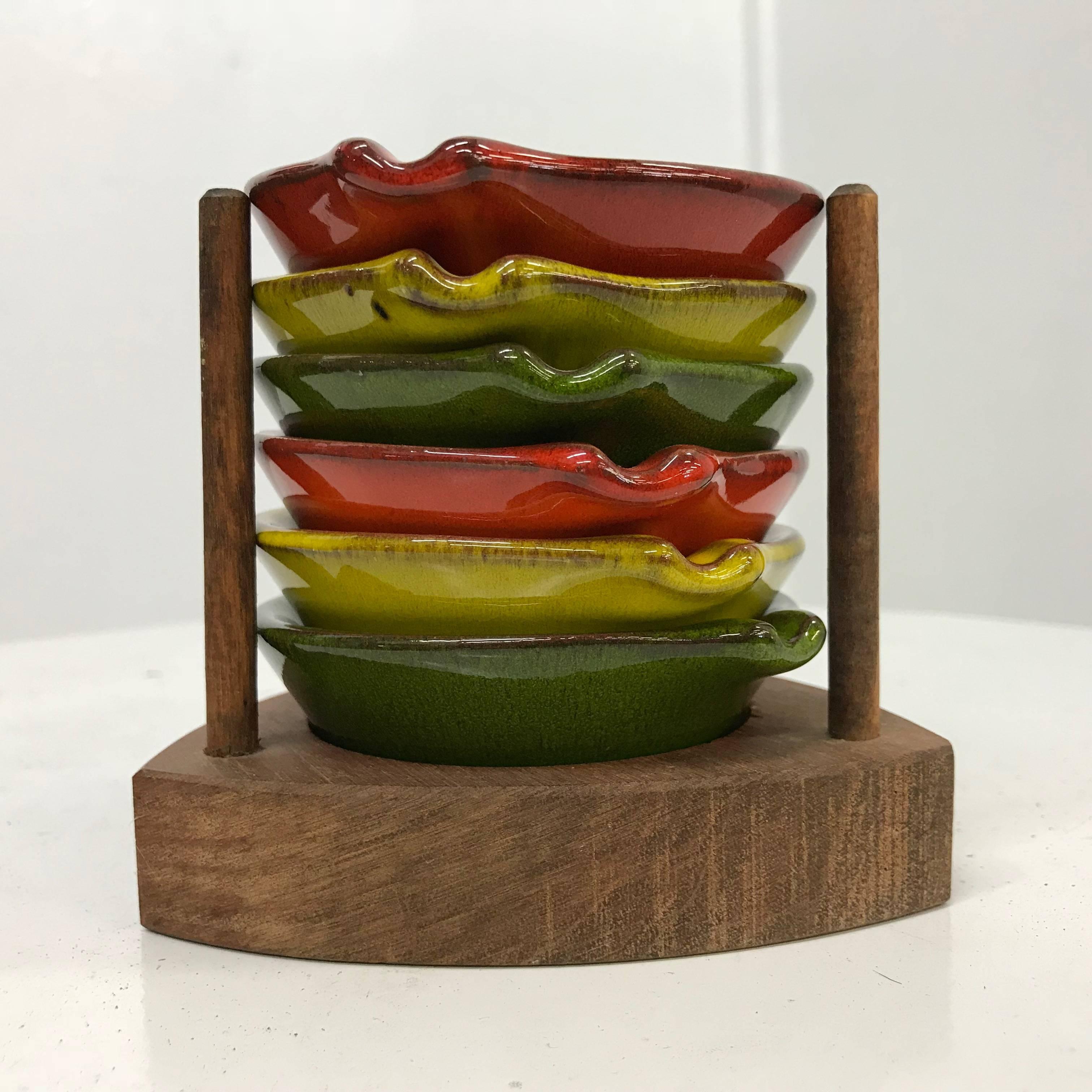 Midcentury set of six ashtrays with teak stand. 
by Pacific Stoneware,
circa 1967.

 