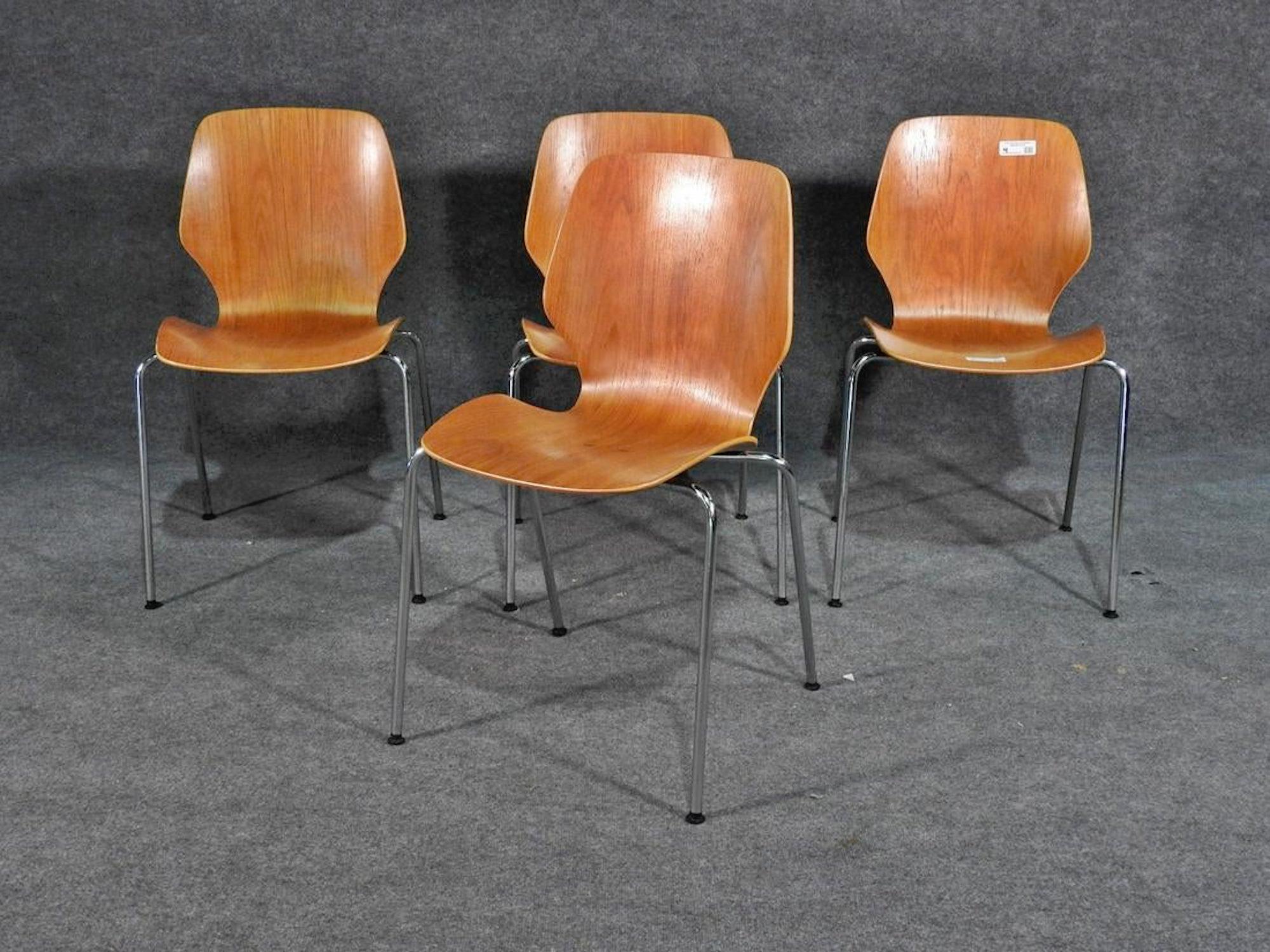 Bentwood seats on polished chrome bases. Strong and comfortable.
(Please confirm item location - NY or NJ - with dealer).
 