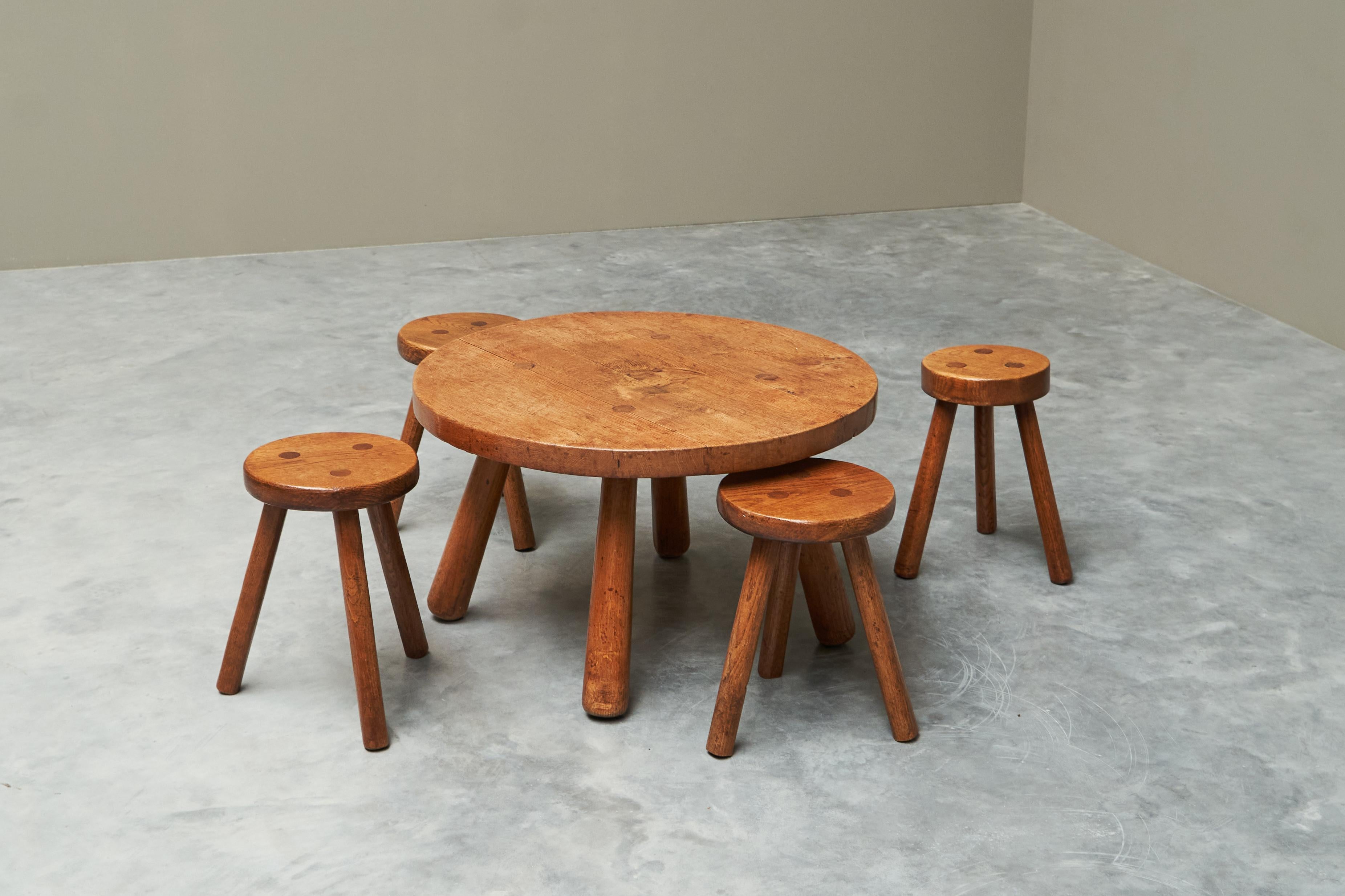 Mid Century Set of Coffee Table and Stools in Solid Oak 1950s For Sale 3