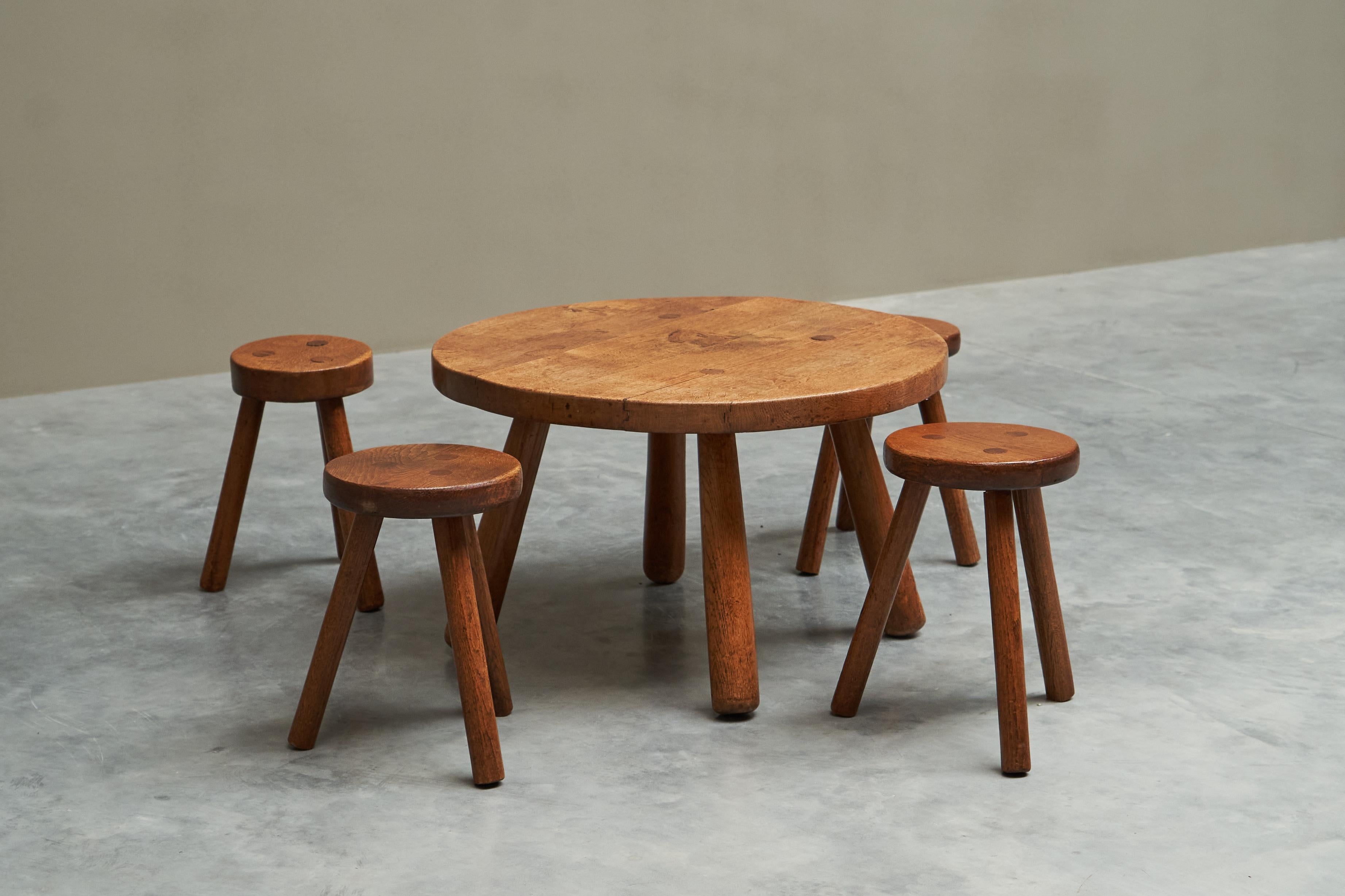 Mid Century Set of Coffee Table and Stools in Solid Oak 1950s In Good Condition For Sale In Meer, VAN