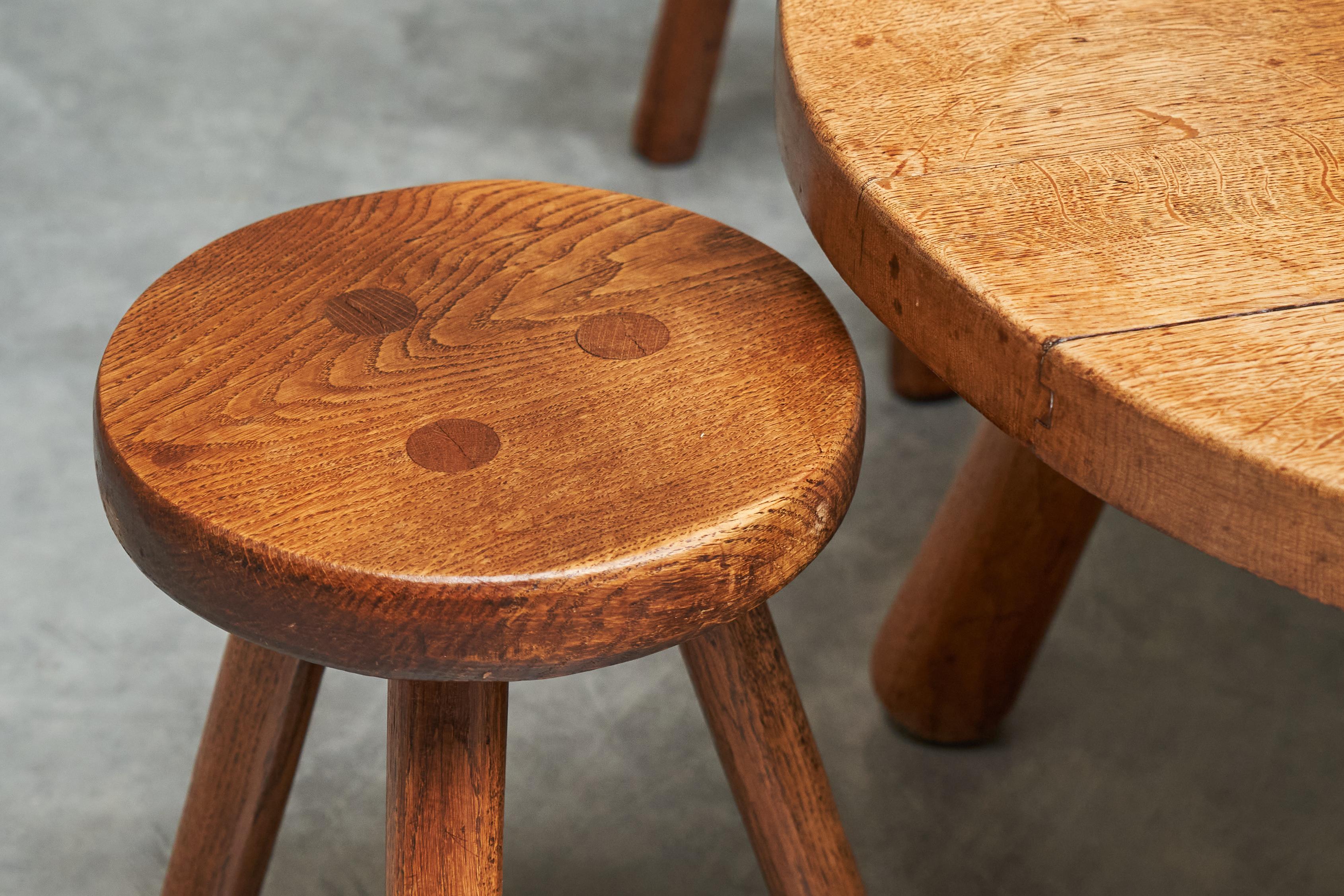 20th Century Mid Century Set of Coffee Table and Stools in Solid Oak 1950s For Sale