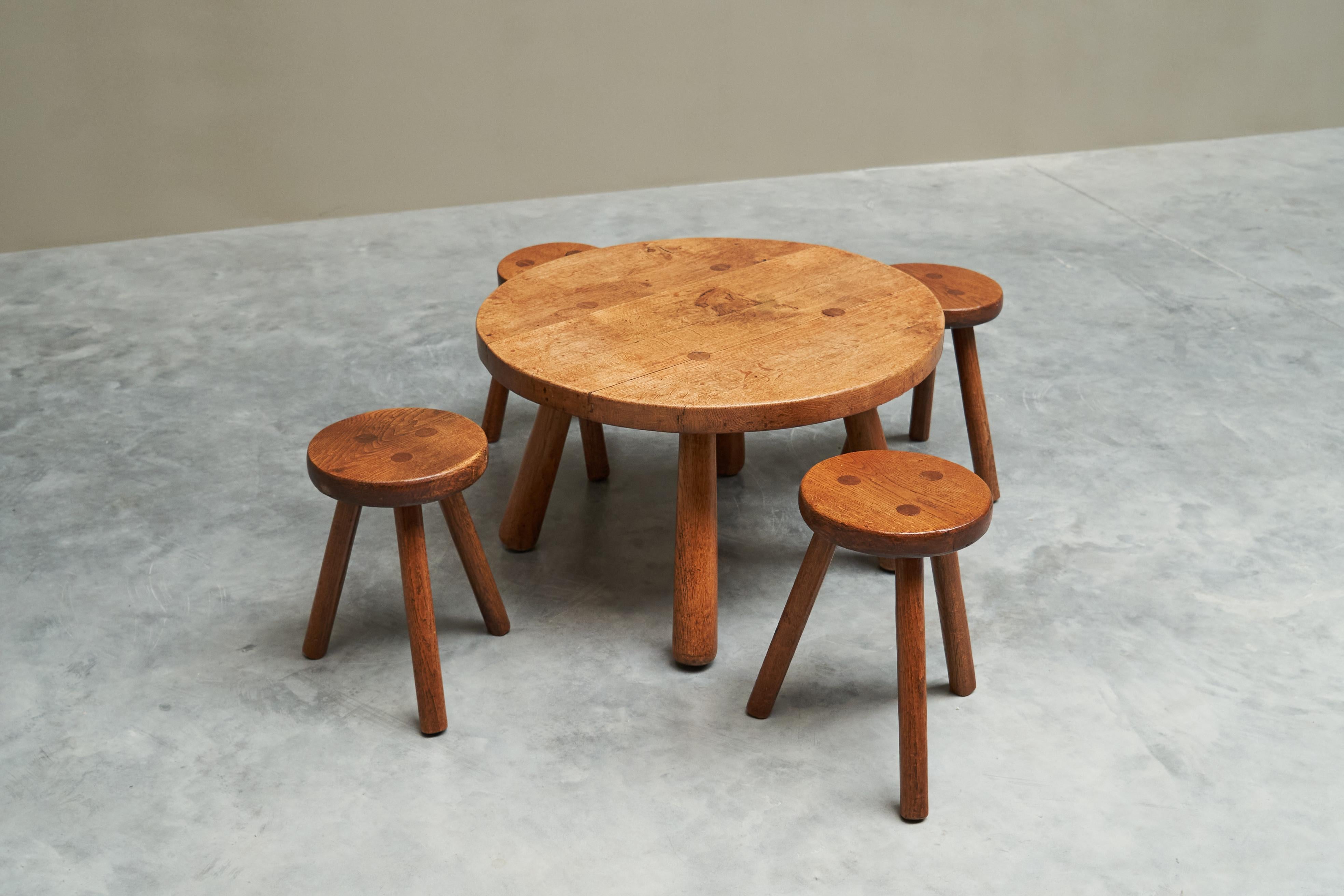 Mid Century Set of Coffee Table and Stools in Solid Oak 1950s For Sale 1