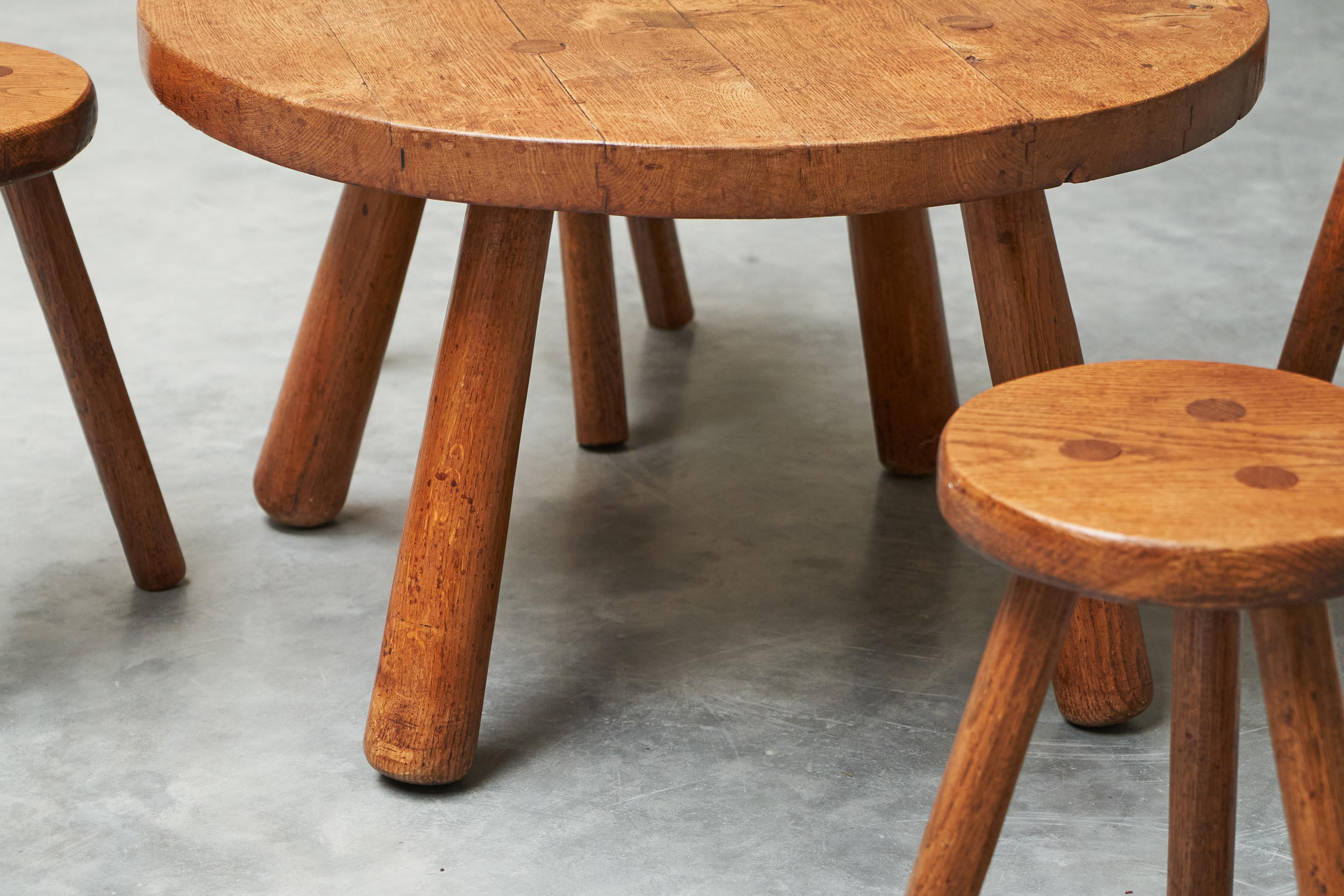 Mid Century Set of Coffee Table and Stools in Solid Oak 1950s For Sale 2