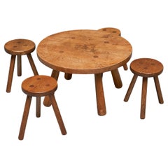 Conjunto de mesa de centro y taburetes de roble macizo de mediados de siglo 1950