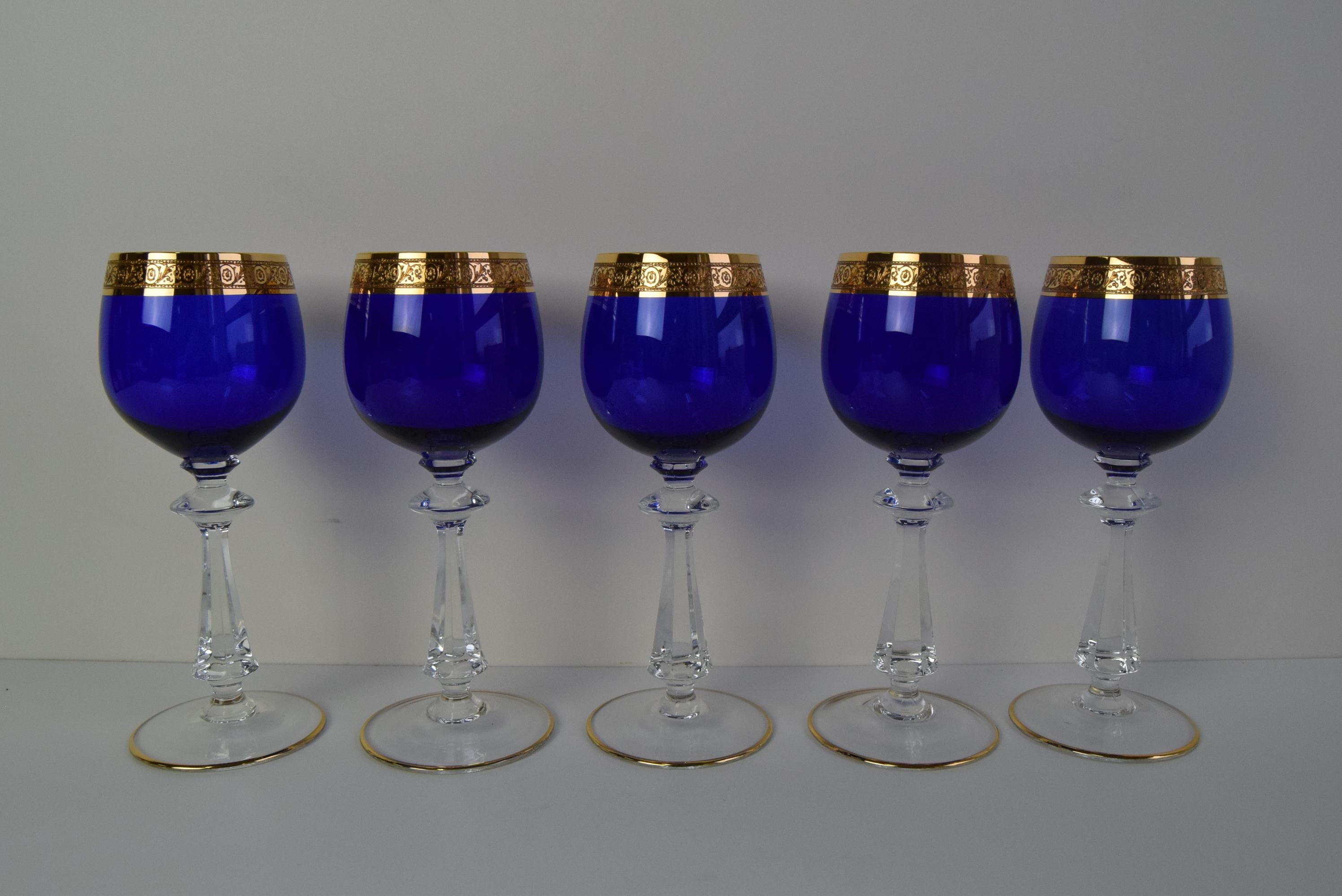 Juego de cinco copas de vino de mediados de siglo, años 50. en venta 1