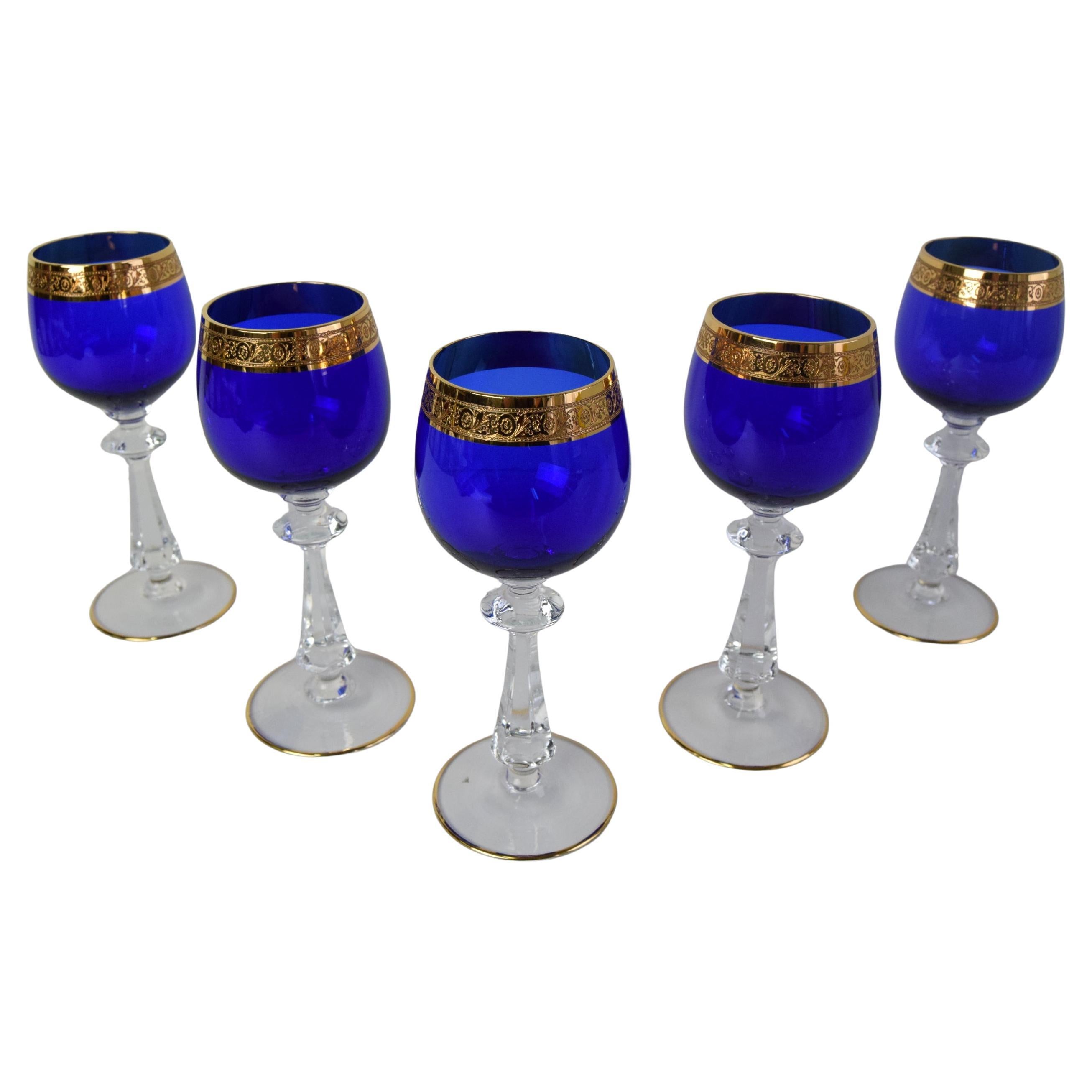 Set di cinque bicchieri da vino con stelo, anni '50.