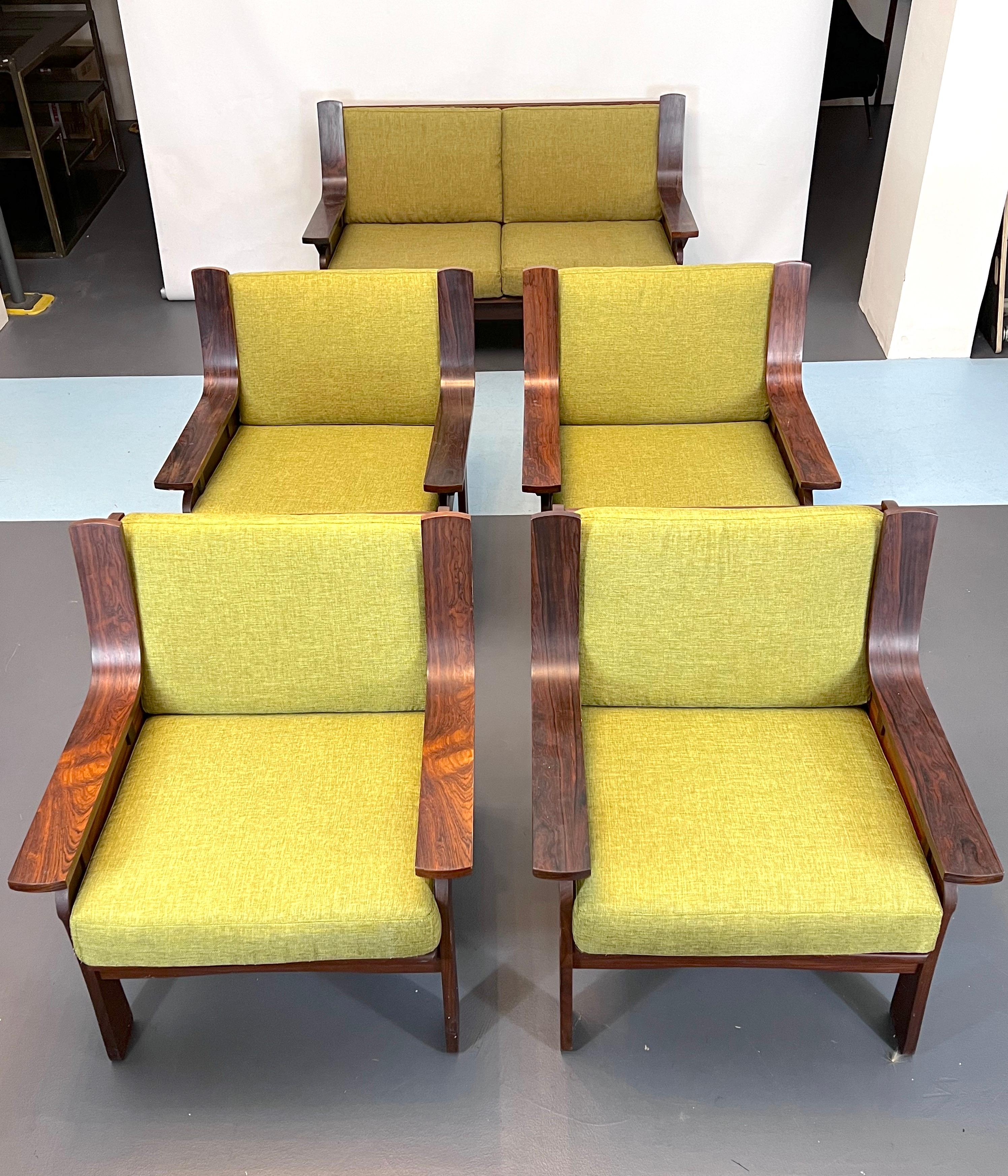 Mid-Century Modern Mid-Century Set of Four Armchairs and a Sofa in Wood and Green Fabric, Italy 60s For Sale