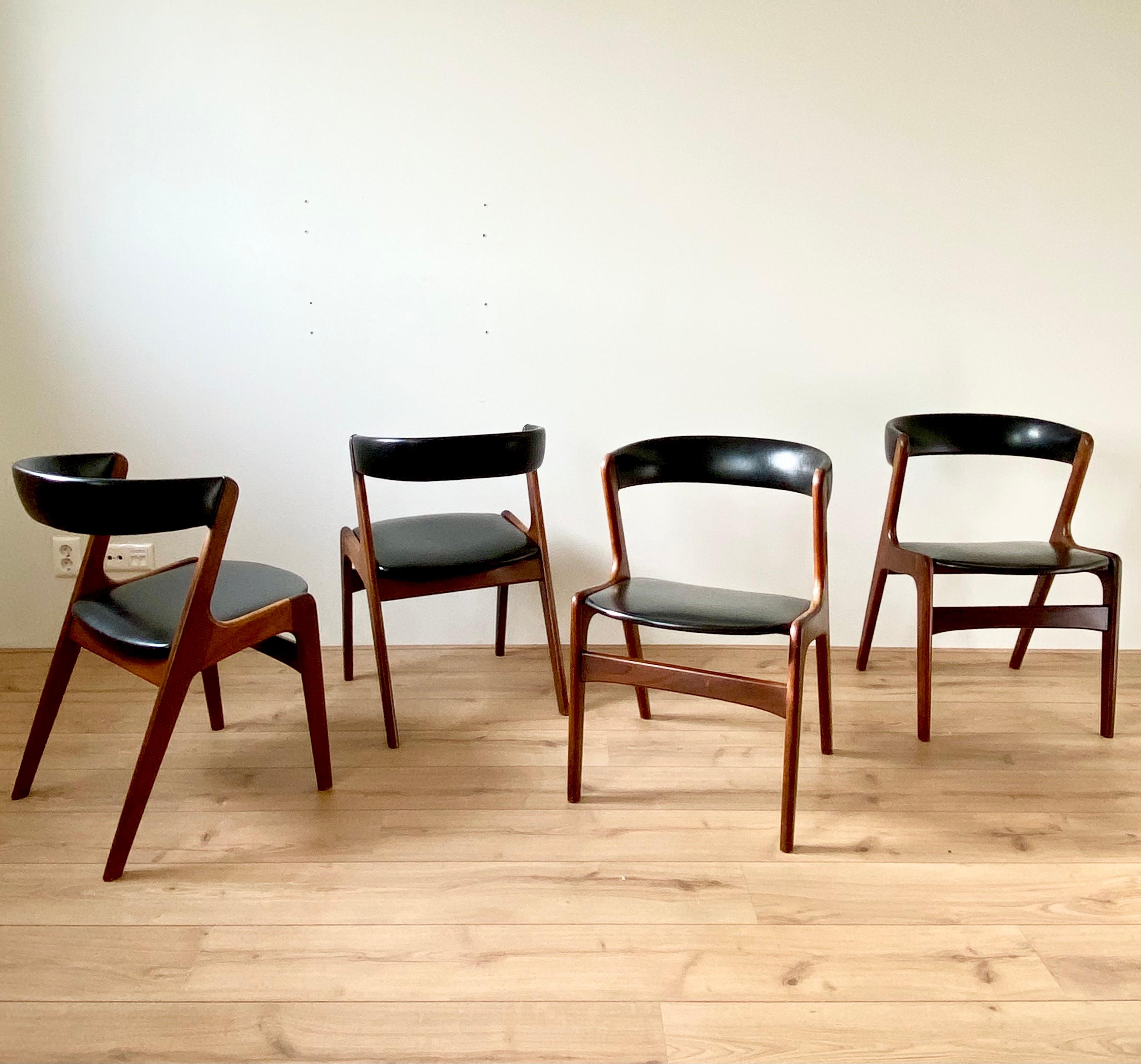 Midcentury Danish Design Dining Chairs By T.H. Harlev for Farstrup Mobler. In Good Condition For Sale In Schagen, NL