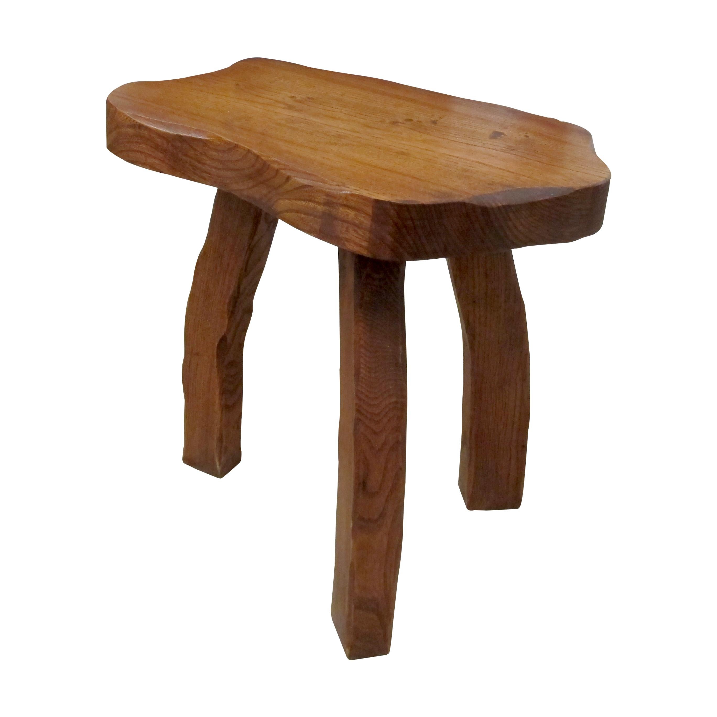 Set aus vier Milchhockern aus der Mitte des Jahrhunderts aus geschnitztem Eichenholz, Französisch (Handgefertigt) im Angebot