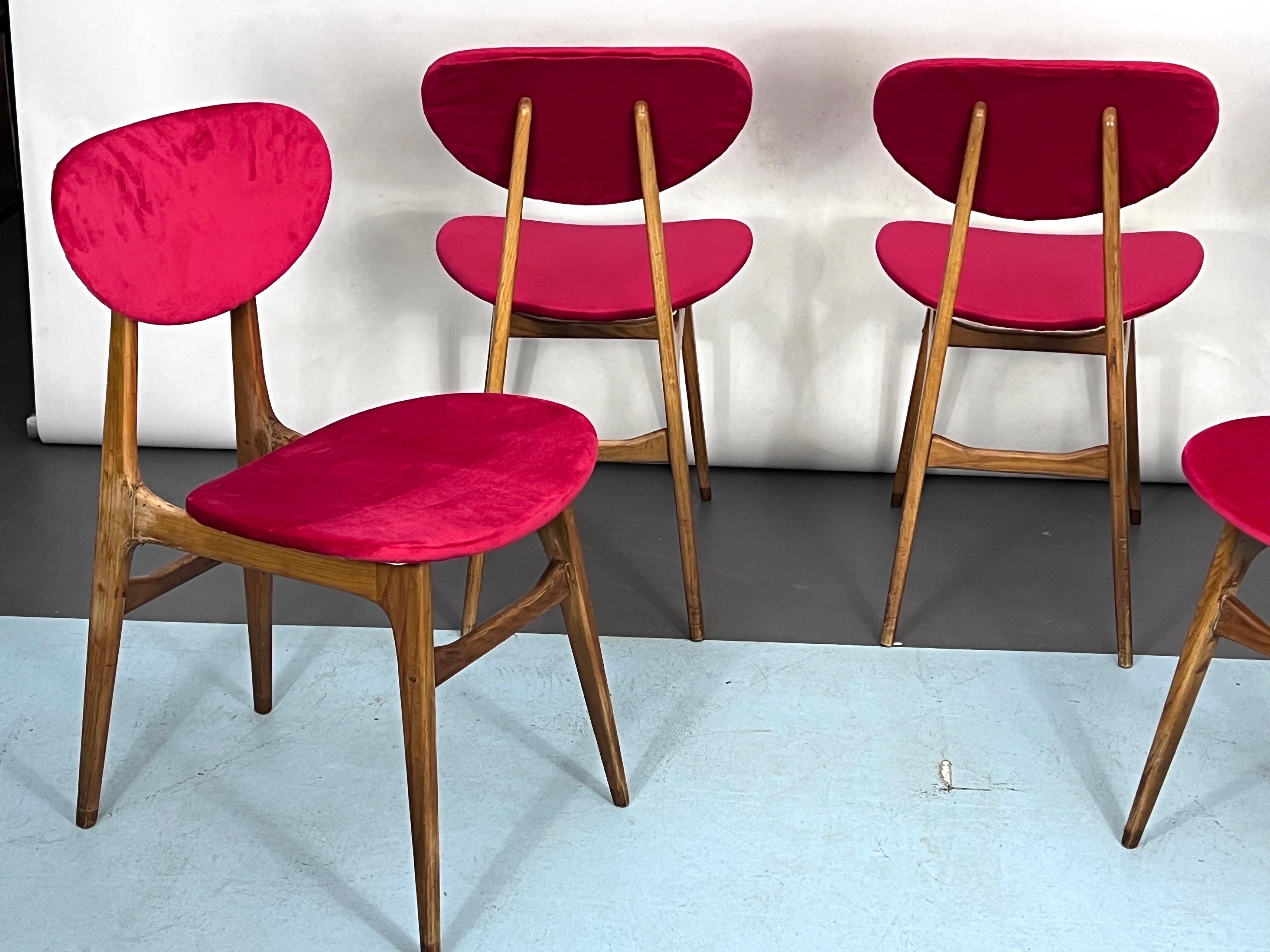 Mid-Century Set of Four Red Velvet and Wood Dining Chairs, Italy, 1950s For Sale 2