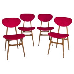 Juego de cuatro sillas de comedor de terciopelo rojo y madera, Italia, años 50