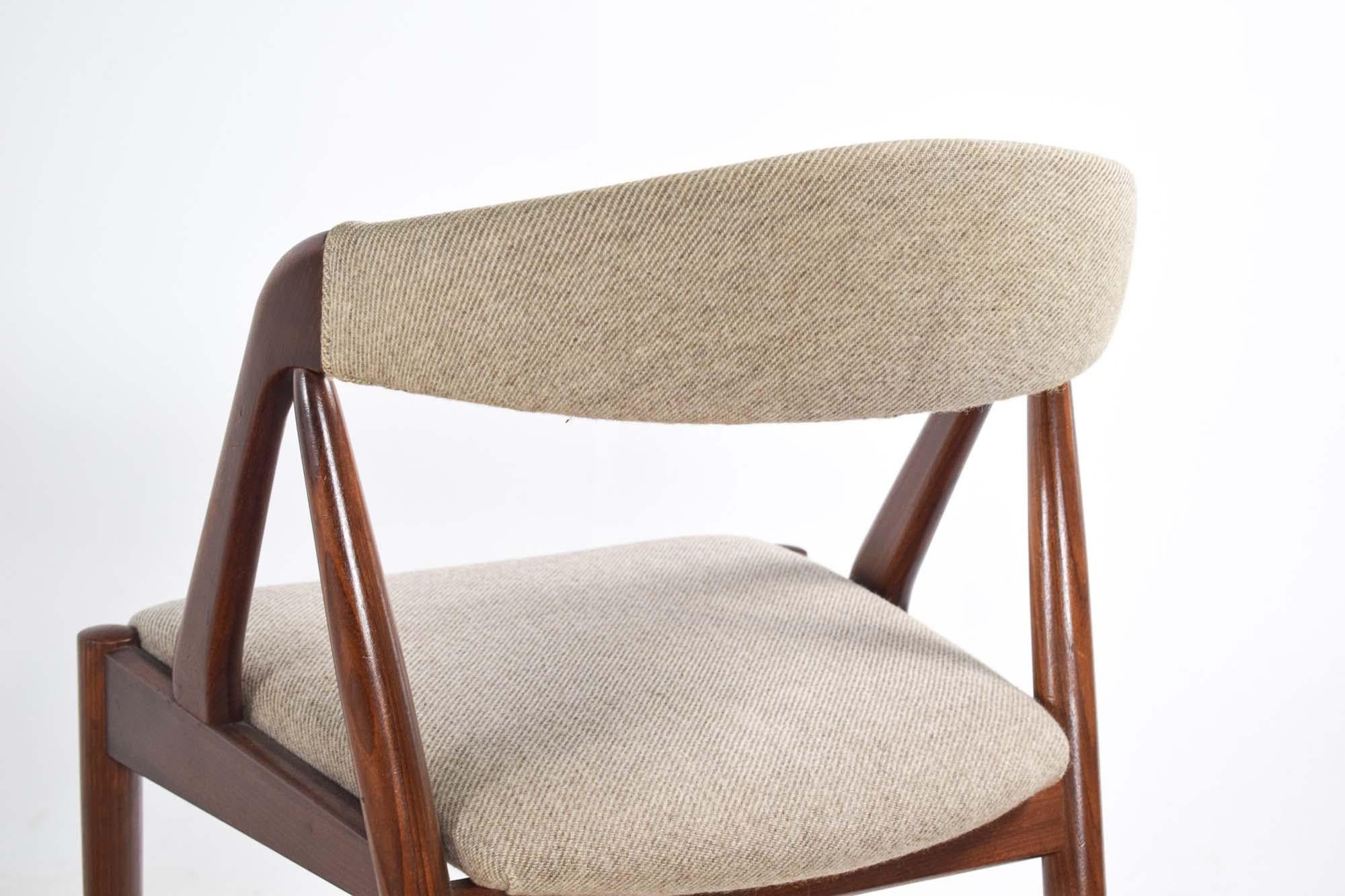 Questo set di quattro sedie da pranzo di Kai Kristiansen, modello 31, incarna l'eleganza e il comfort senza tempo del design danese di metà secolo. Realizzate nel 1960, queste sedie mostrano l'estetica distintiva e l'eccezionale maestria che