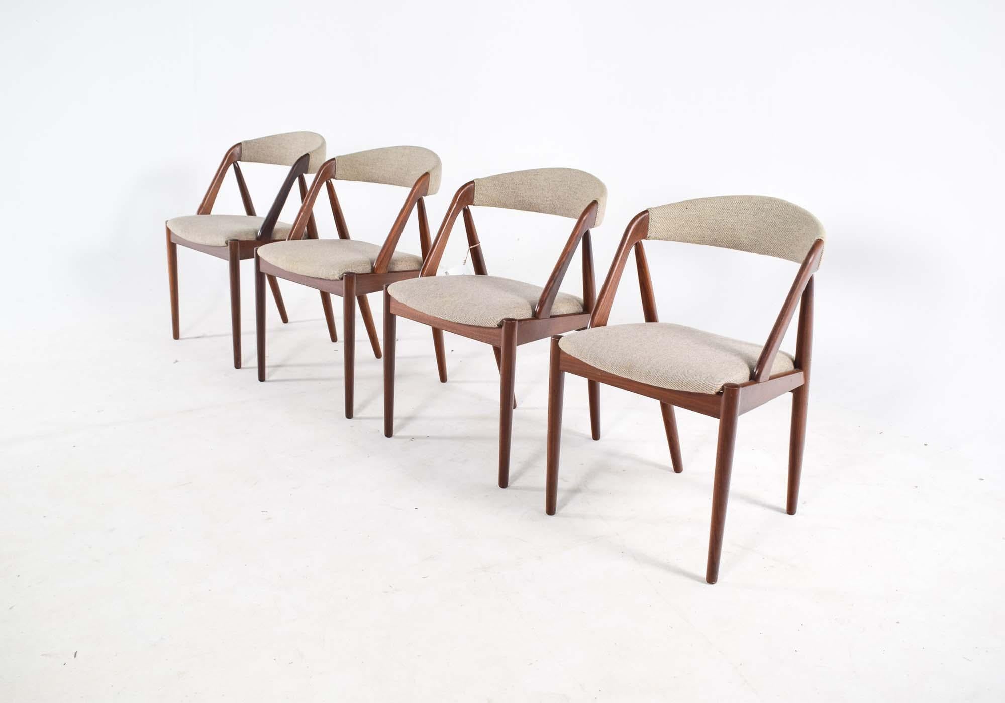 Danese Set di quattro sedie da pranzo in teak e tessuto del Mid Century di Kai Kristiansen in vendita