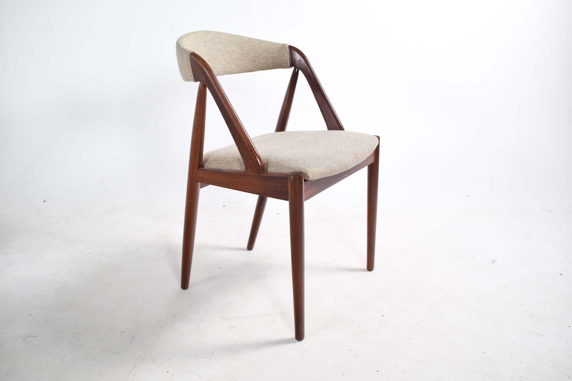 Metà XX secolo Set di quattro sedie da pranzo in teak e tessuto del Mid Century di Kai Kristiansen in vendita