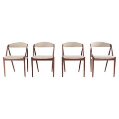 Ensemble de quatre chaises de salle à manger en teck et tissu de Kai Kristiansen du milieu du siècle dernier