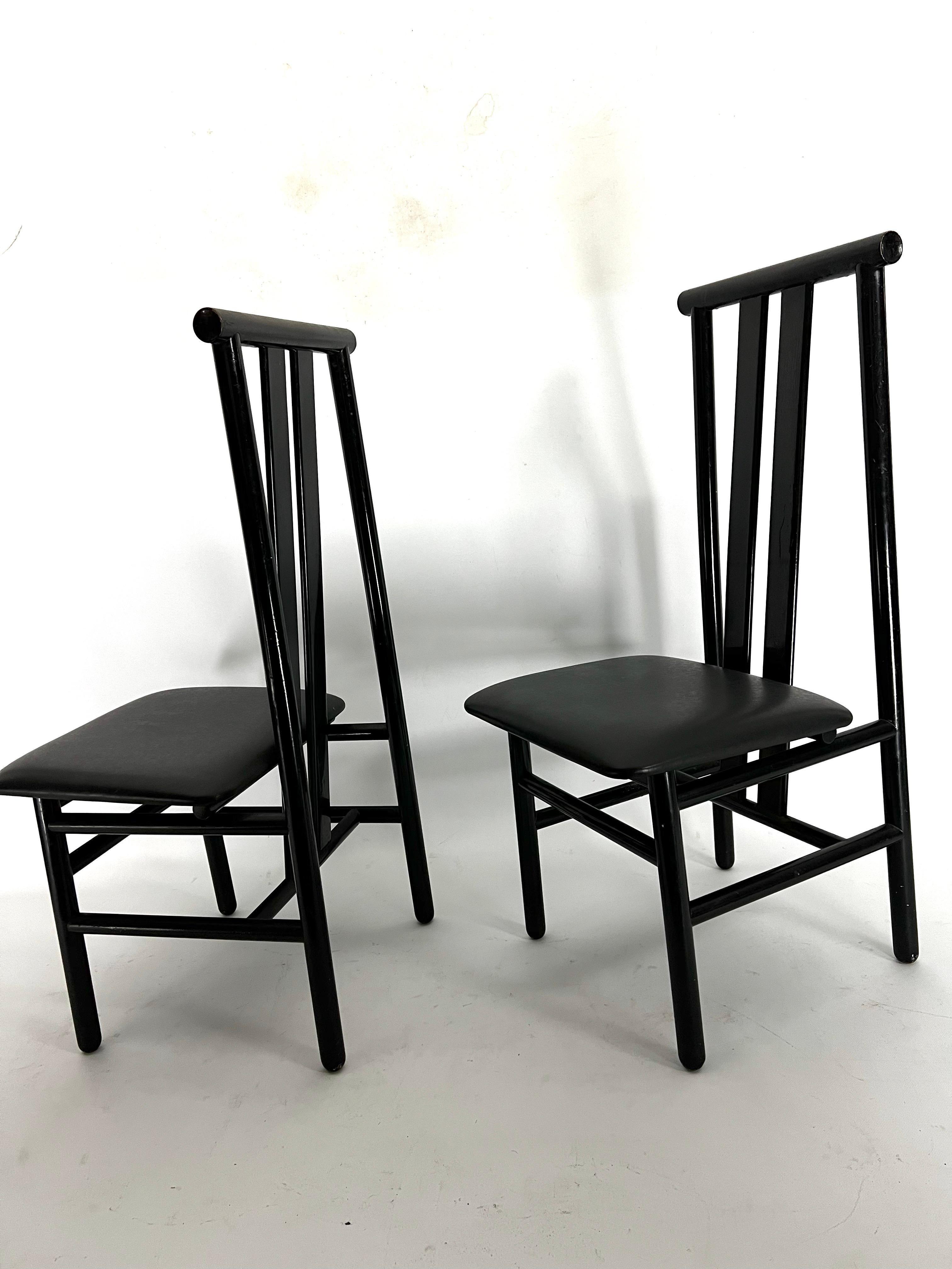 Mediados de siglo Conjunto de cuatro sillas de comedor Zea de Annig Sarian para T70. Italia Años 80 en venta 2
