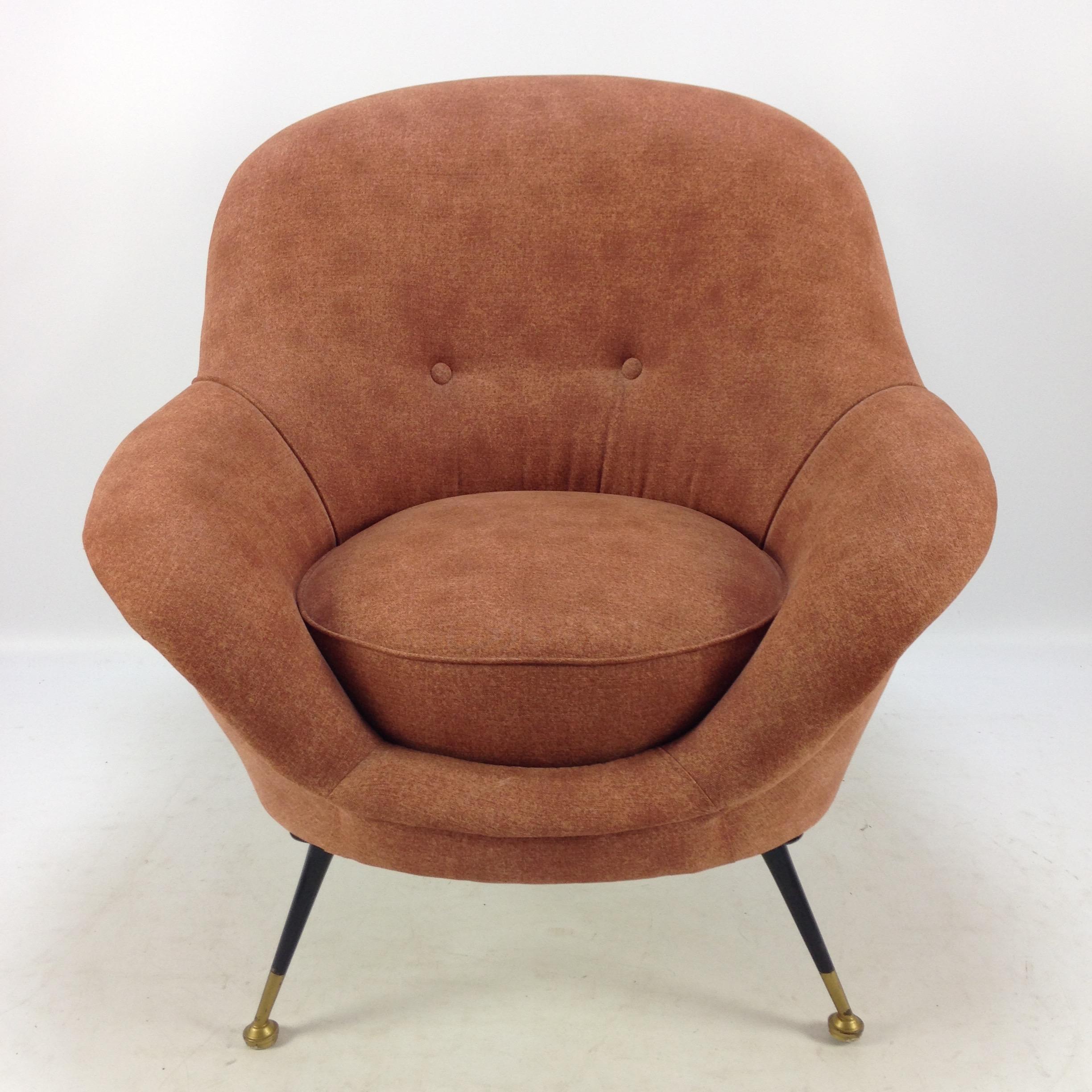 Very nice pair of Italian armchairs, fabricated in the 50's.

Comfortable seat and elegant design mixed together. 

Upholstered with beautiful fabric. 

The chairs are in very good condition.
