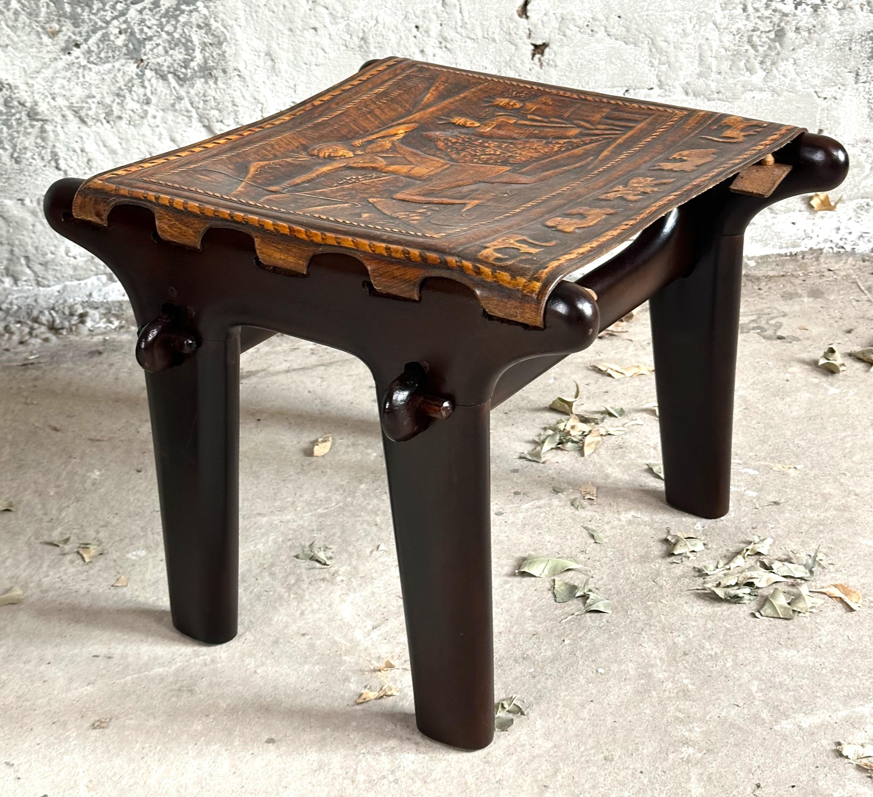 Ensemble brutaliste de fauteuil et tabouret de canapé en cuir mi-siècle par Angel Pazmino en vente 8
