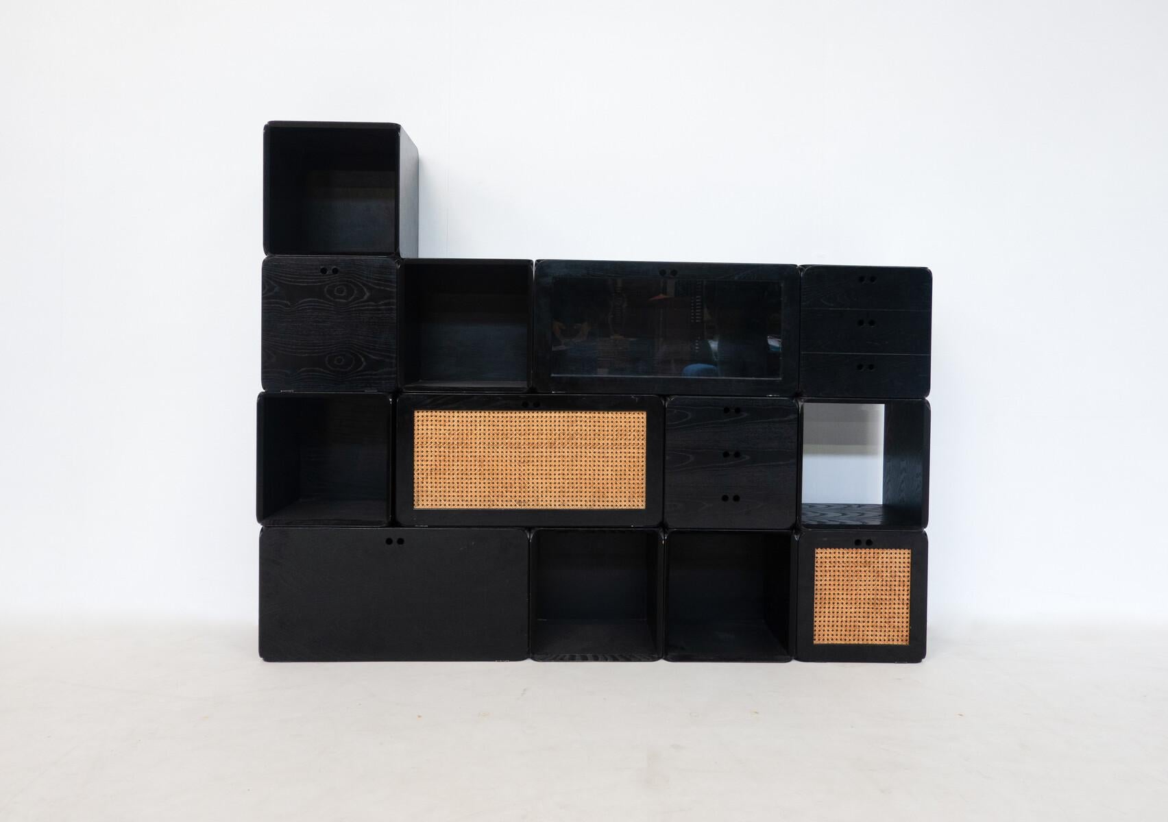 Bois Ensemble de cubes modulaires en bois noir du milieu du siècle dernier par Derk Jan De Vries, Italie, années 1960 en vente