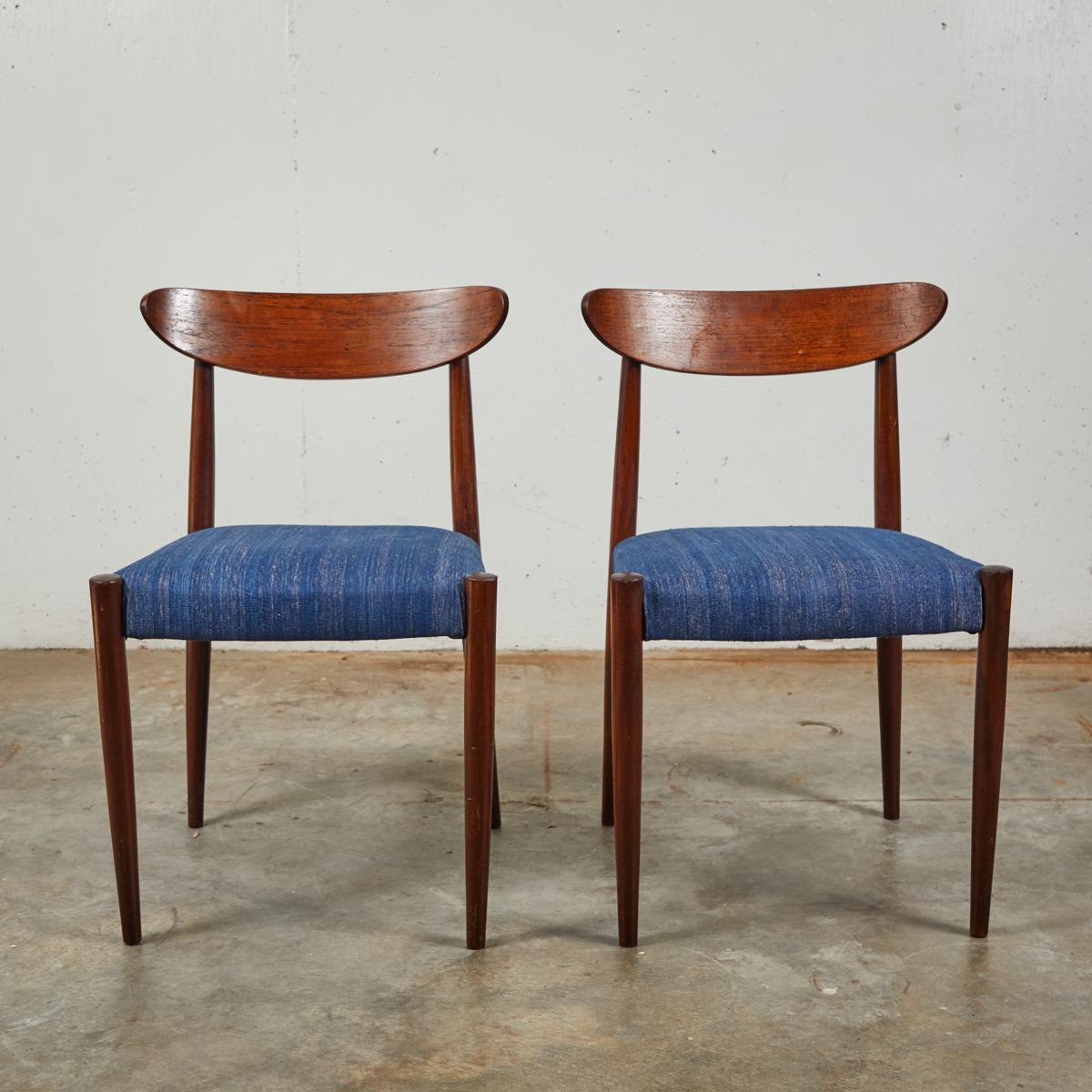 Pair of Mid Century Blue Upholstered Dining Chairs with Tapered Legs In Good Condition In Los Angeles, CA