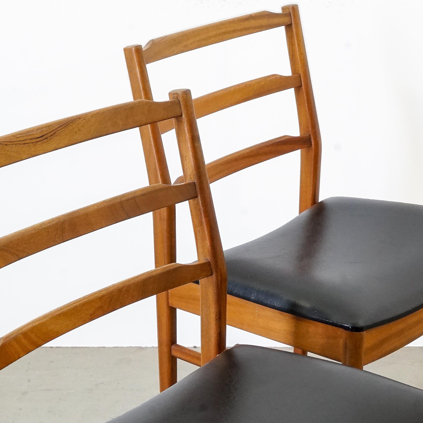 Midcentury Set of Teakwood Chair In Good Condition For Sale In Waedenswil, CH