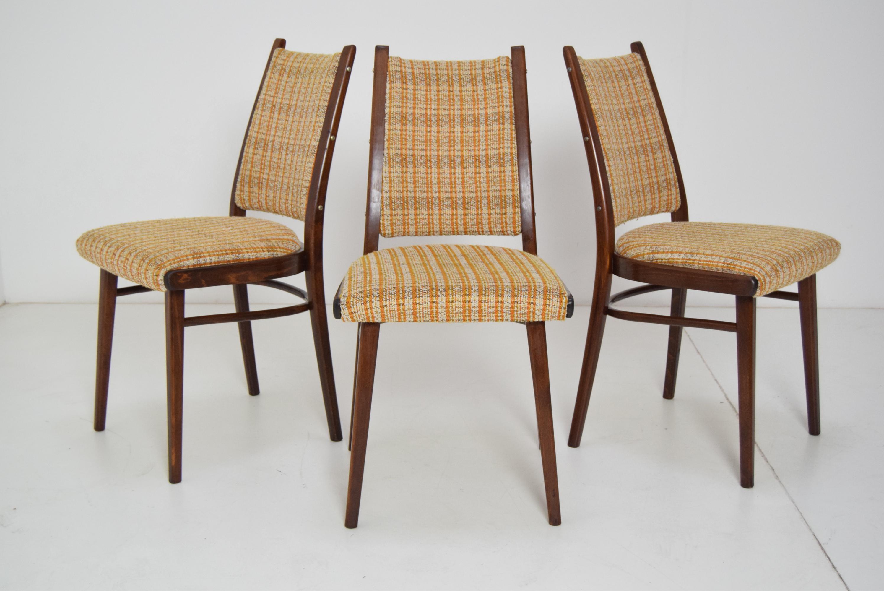 Made in Czechoslovakia
Made of wood, fabric
Upholstery has signs of use
Original condition.