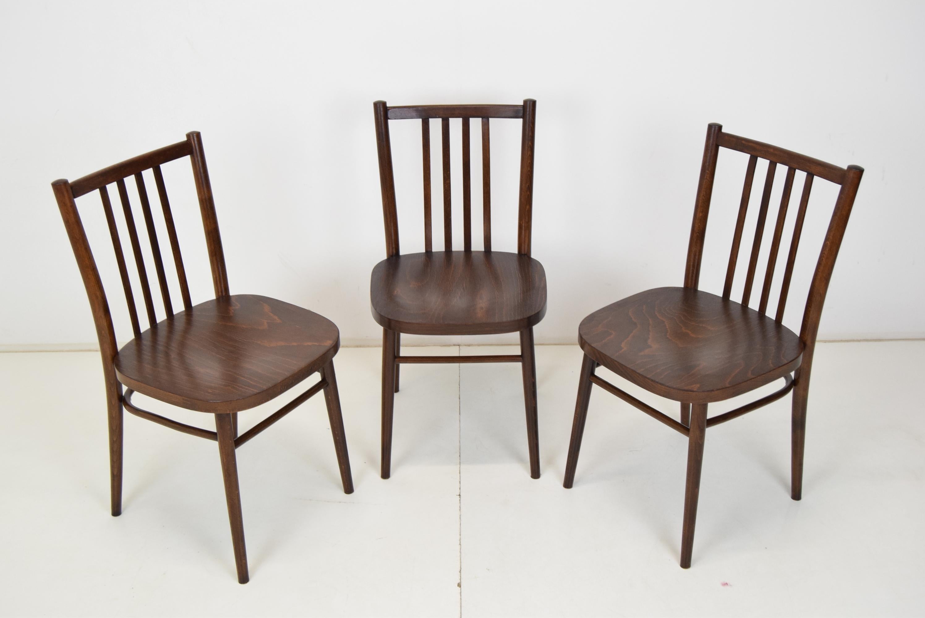 Mid-century set of Three Chairs,TON,1960's.
Made in Czechoslovakia
Made of Wood
Possibility to sell in pieces
Original condition.