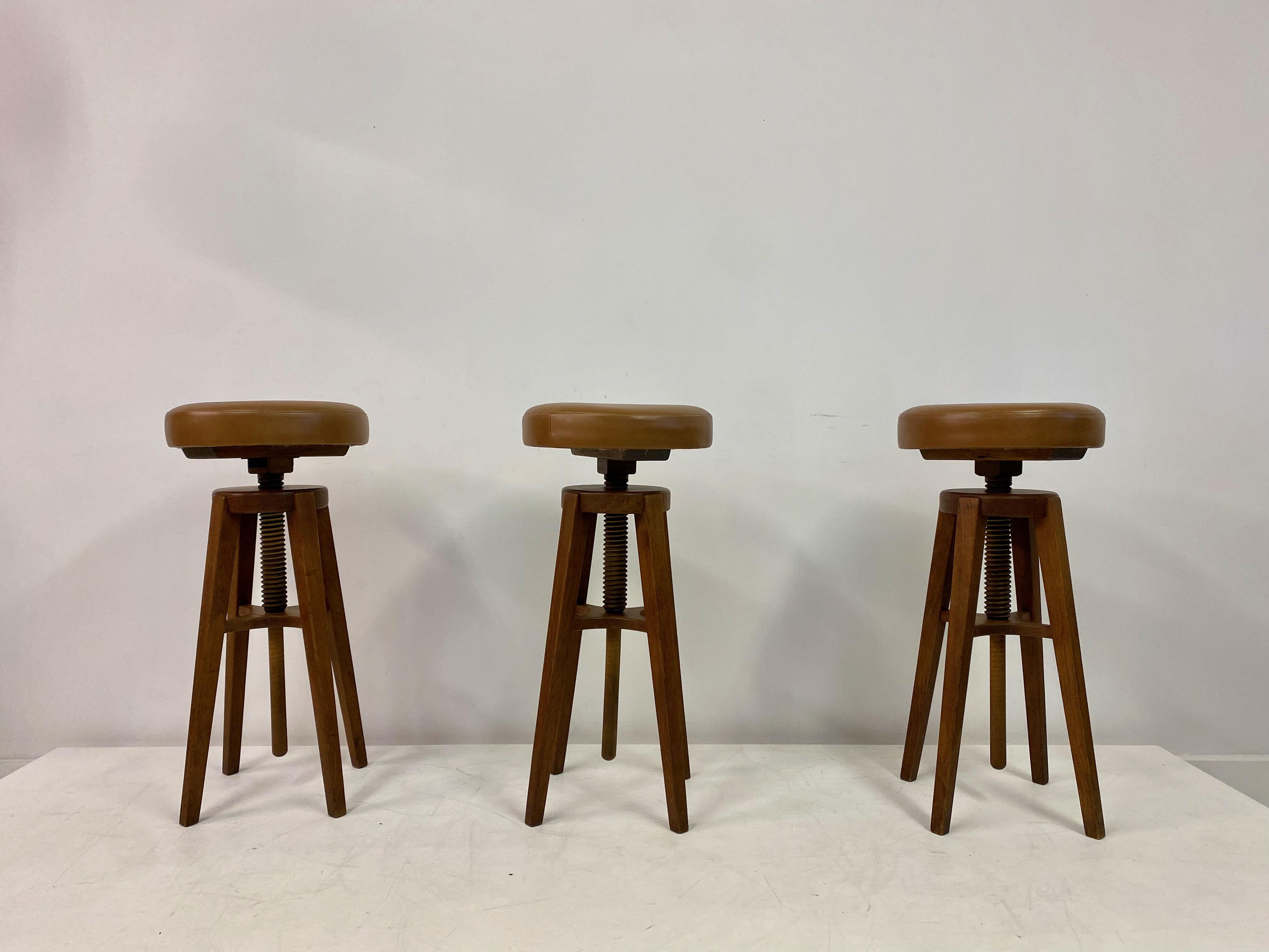 Set of three stools

Oak and beech frame

New tan leather seats

Adjustable height

Can extend to 94cm

Denmark 1940s.