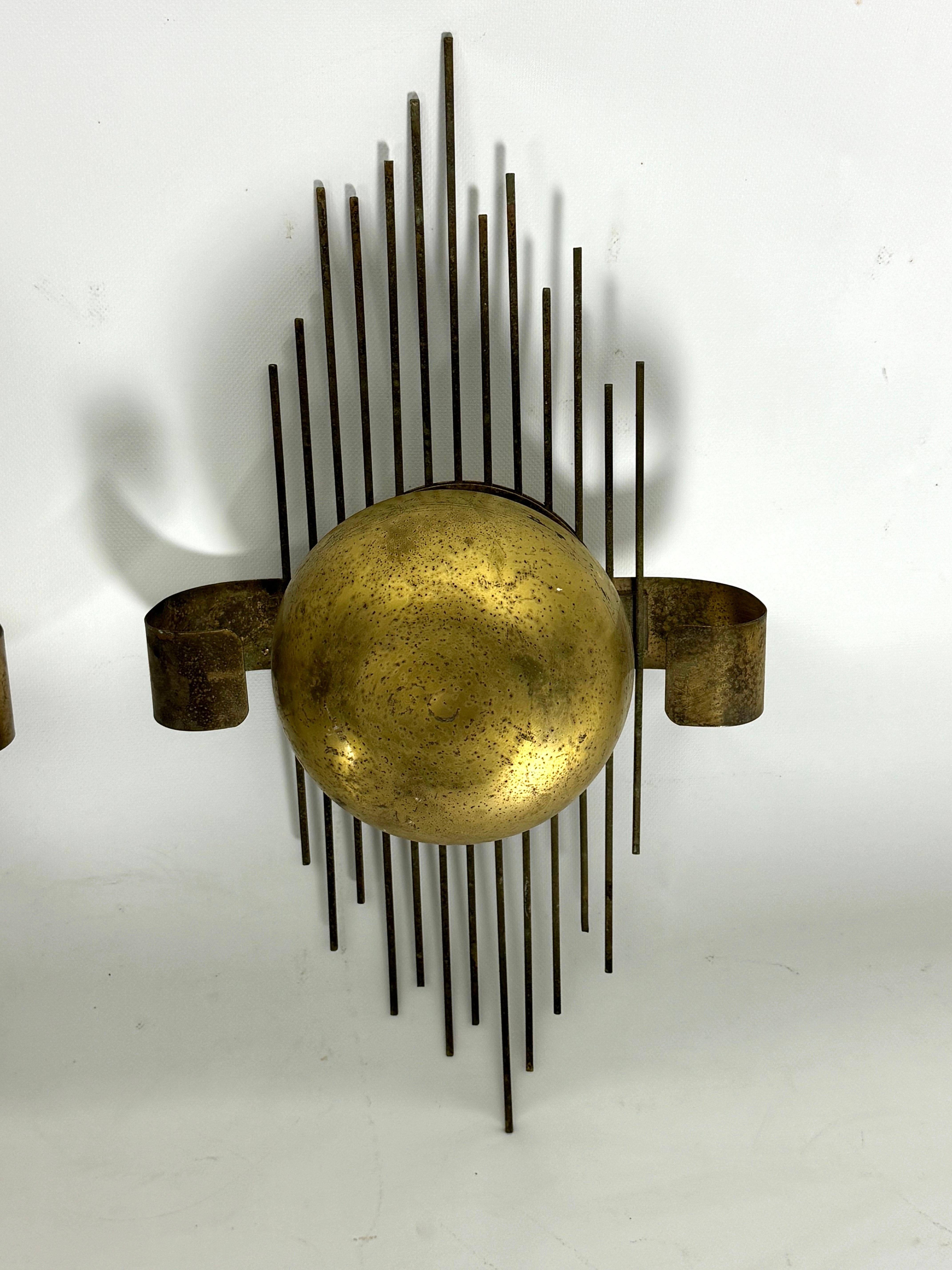 Mitte des Jahrhunderts Satz von drei vergoldeten Metallleuchtern. Italien 1950er Jahre (20. Jahrhundert) im Angebot