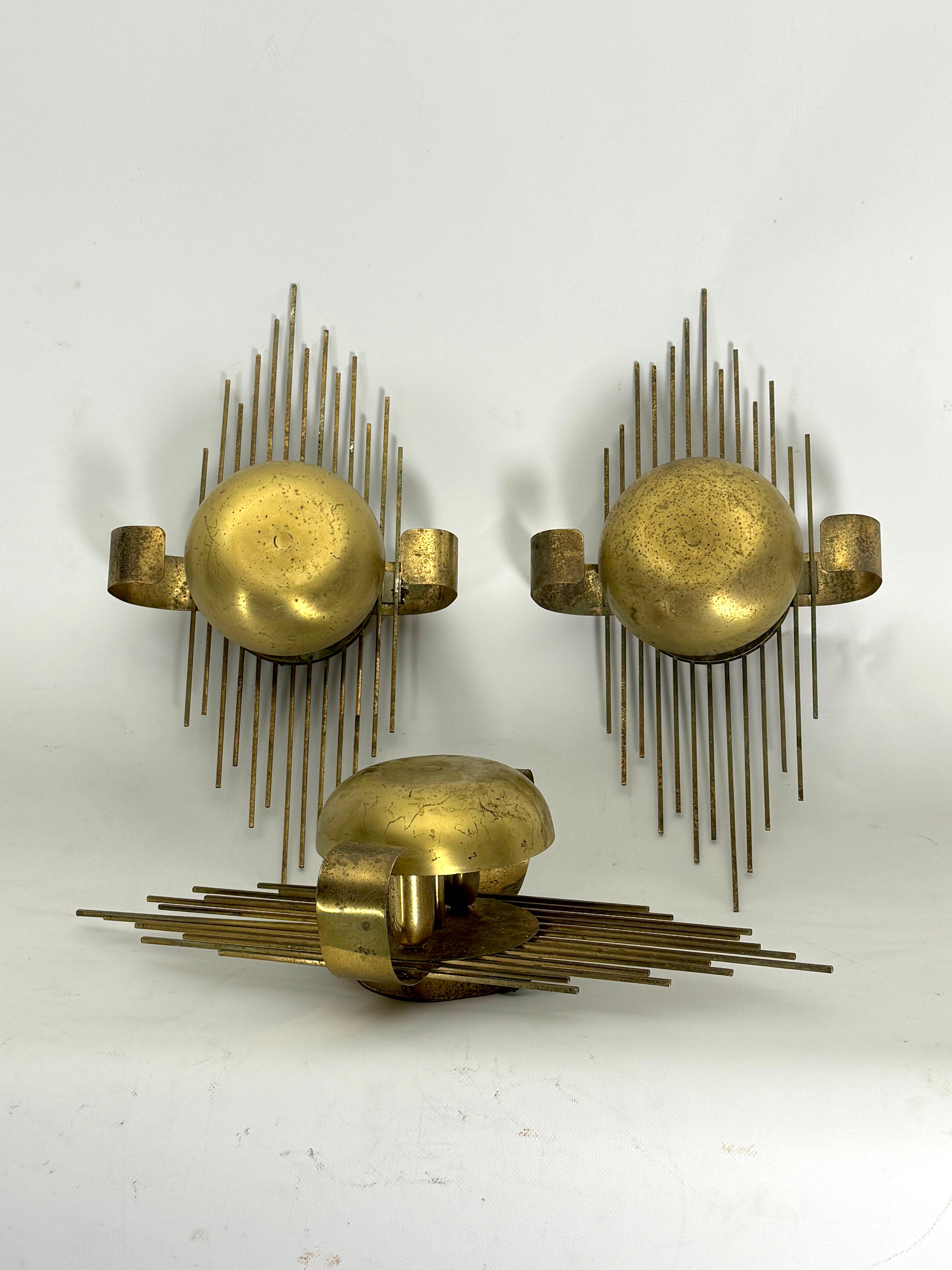 Mitte des Jahrhunderts Satz von drei vergoldeten Metallleuchtern. Italien 1950er Jahre im Angebot 3