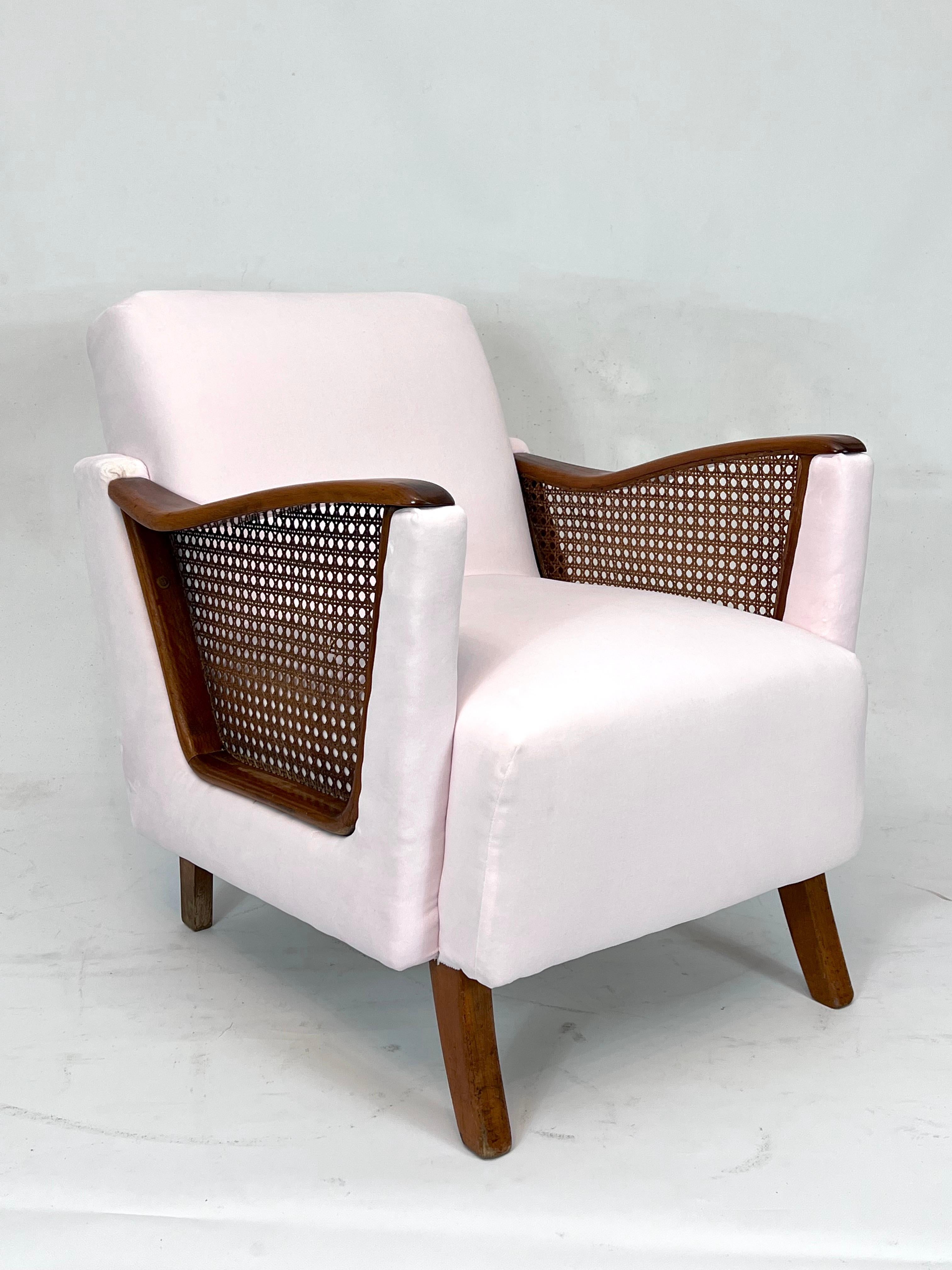 Ensemble de deux fauteuils italiens du milieu du siècle dernier en bois, rotin et velours rose en vente 4