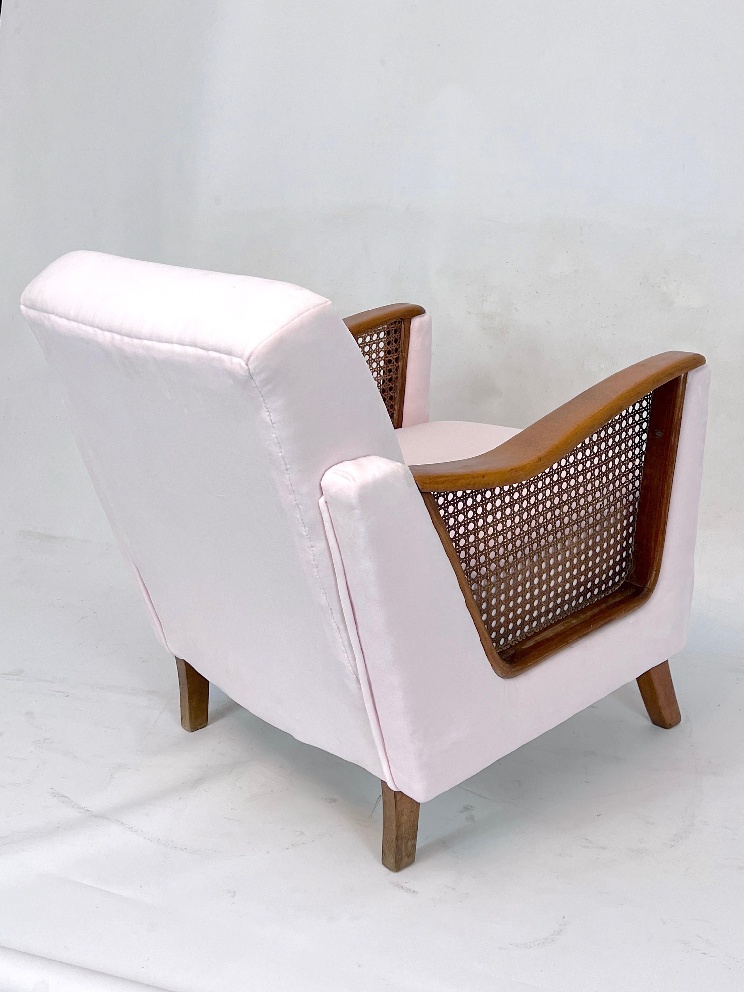 Ensemble de deux fauteuils italiens du milieu du siècle dernier en bois, rotin et velours rose en vente 6