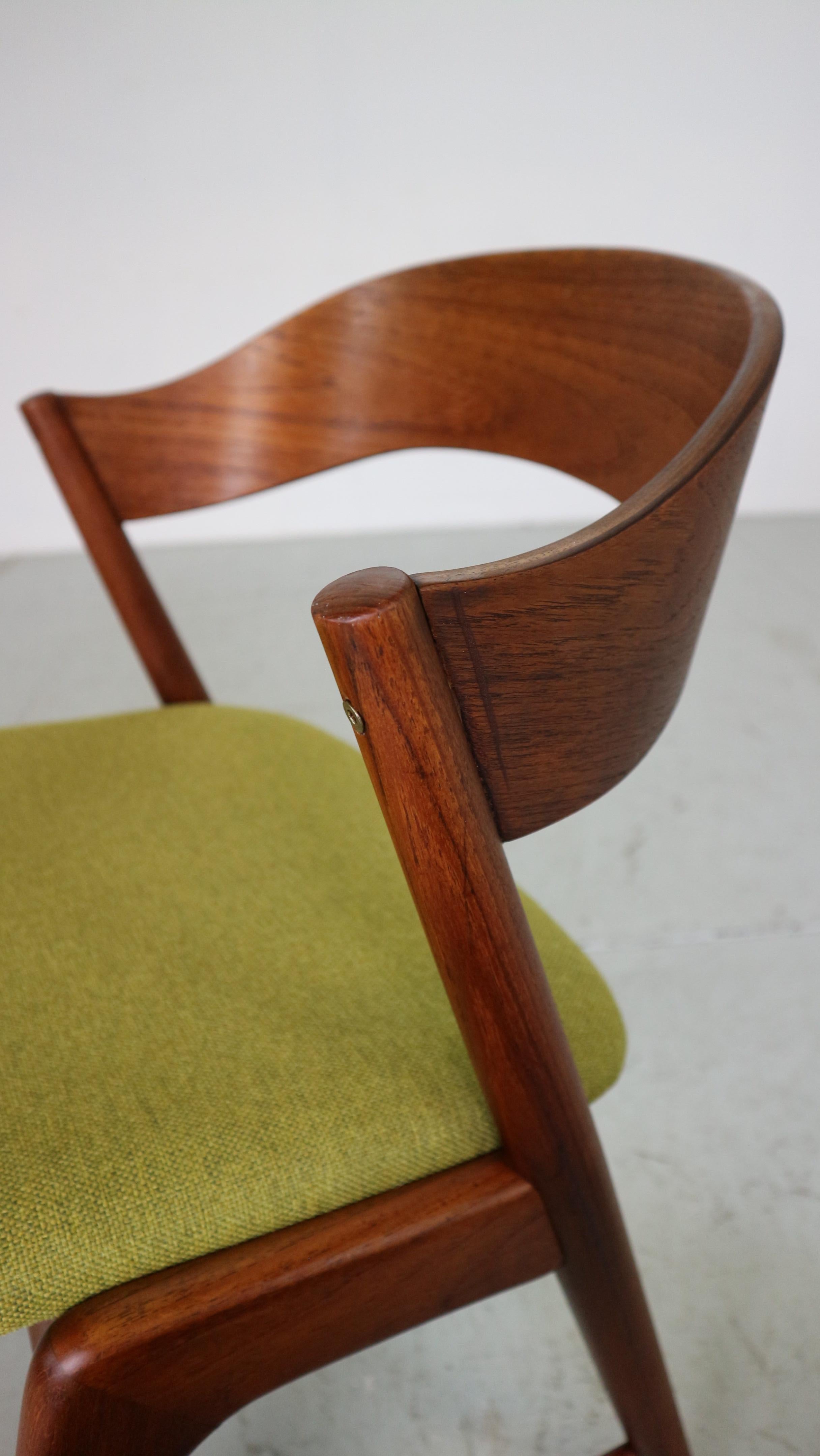 Mid- Century Set Of Two Organic Shape Teak Dinning Room Chairs, 1960 Denmark 8