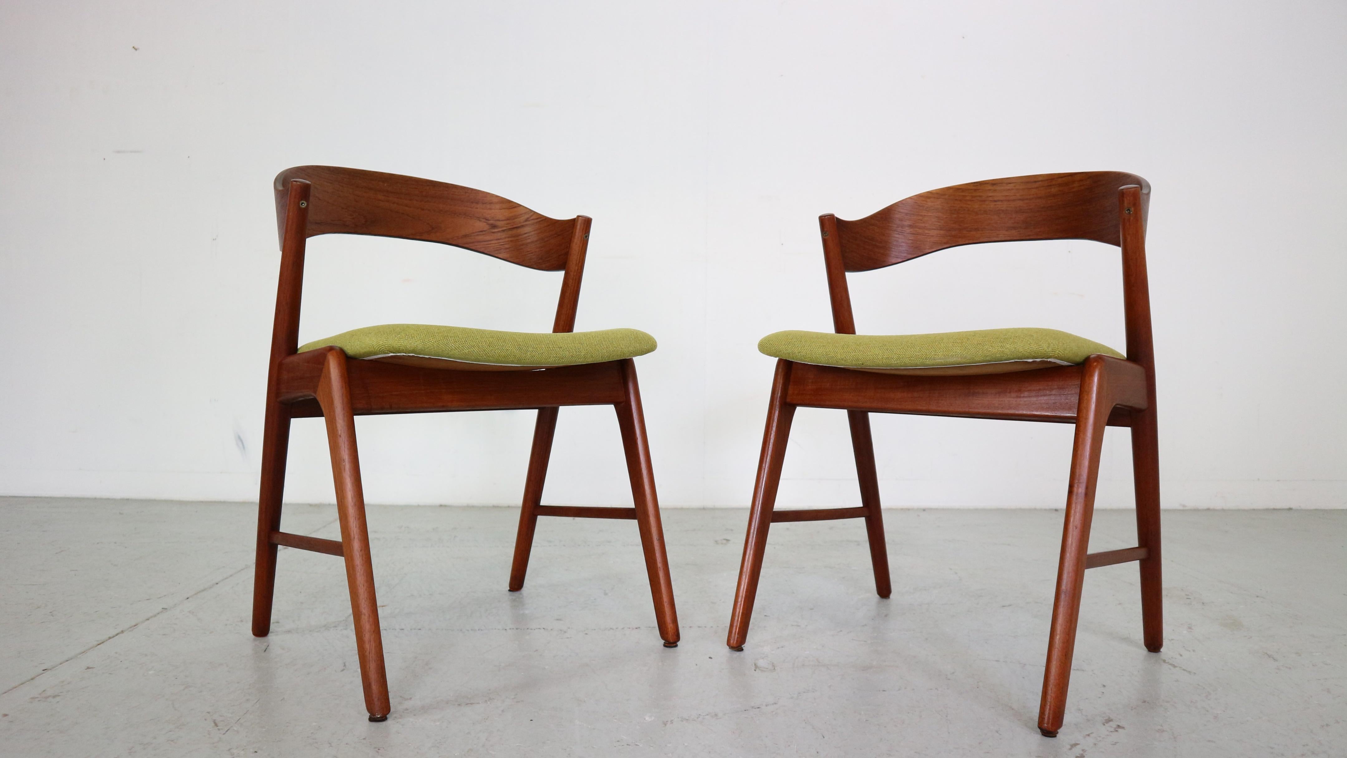 Mid- Century modern period set of 2 dinning room chairs made in 1960's period, Denmark.

Very beautiful organic shape design. 
With elegant legs and comfortable back rests from bend teak wood.
The seating fabric is in a great