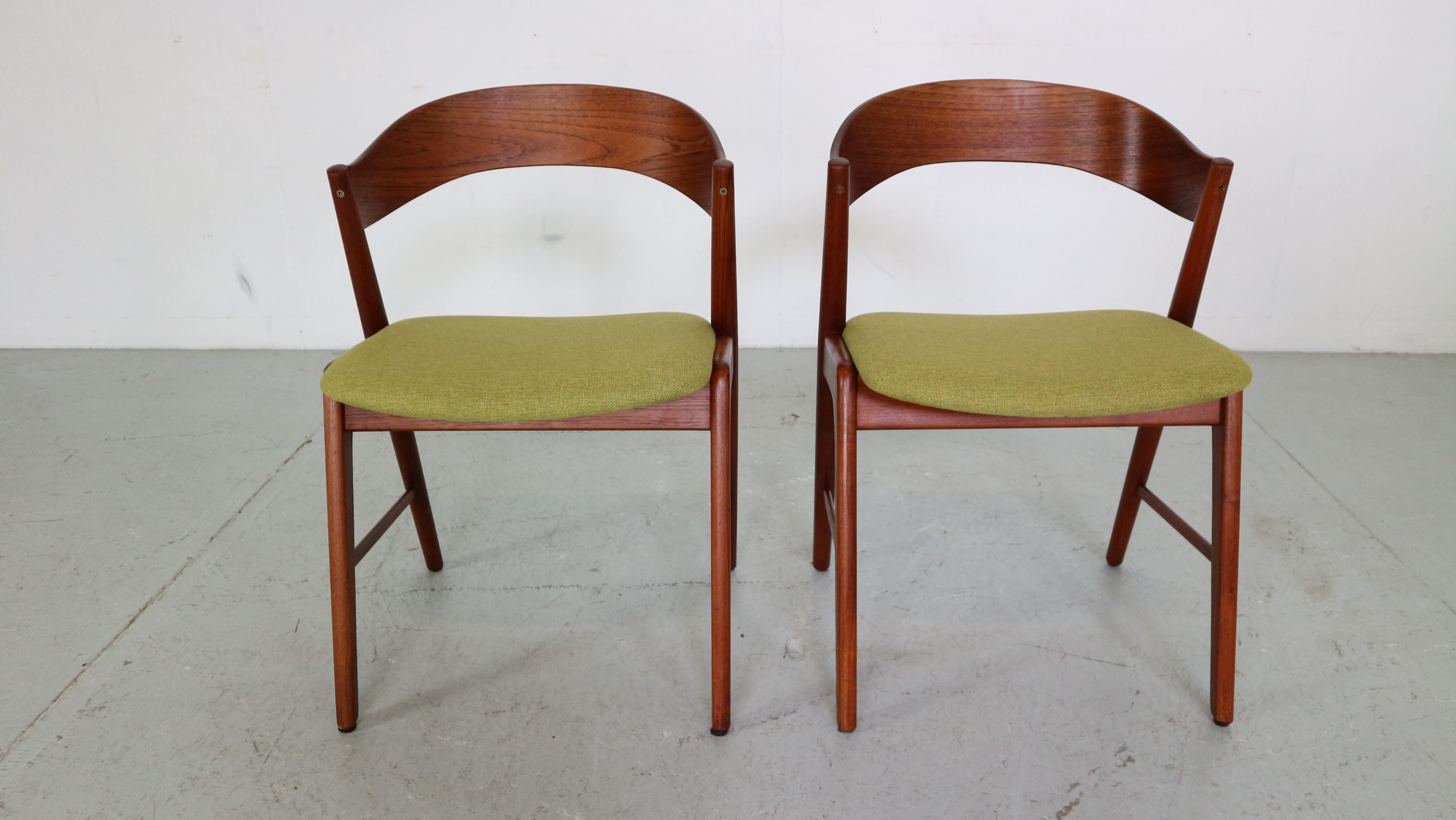 Danish Mid- Century Set Of Two Organic Shape Teak Dinning Room Chairs, 1960 Denmark