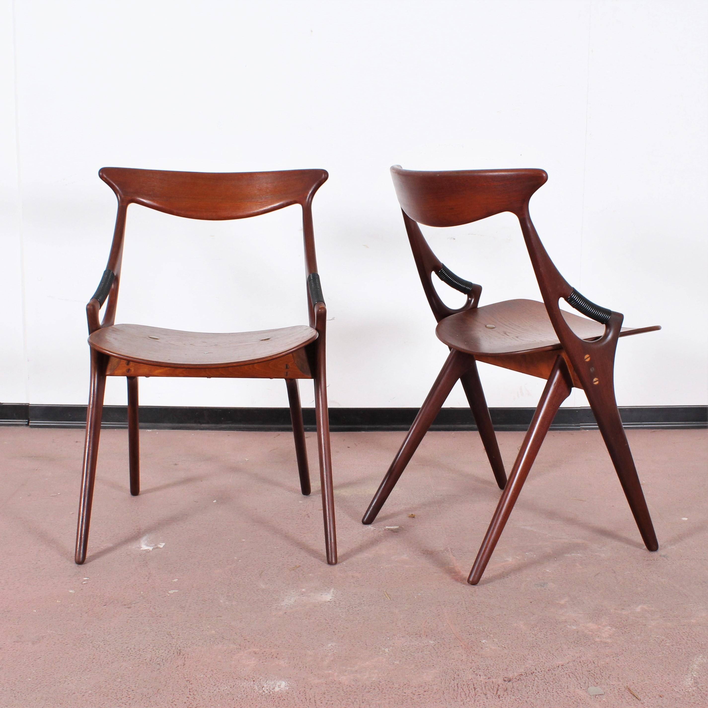 Midcentury, Set of Two Teak Danish Chair by Hovmand-Olsen for M.K., Denmark 50's In Good Condition In Palermo, IT