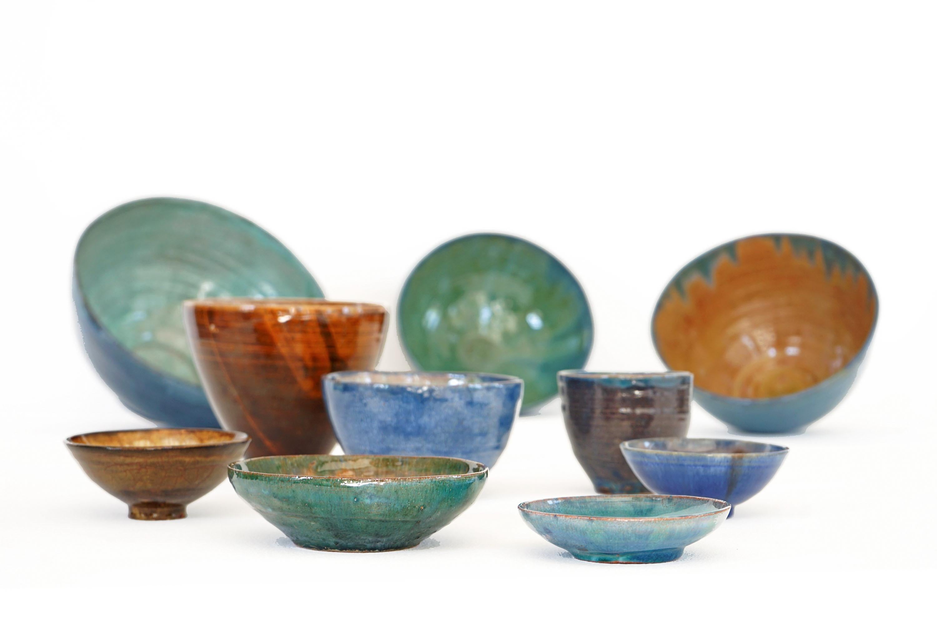 Ensemble de bols en poterie de différents styles du milieu du siècle, années 1970, Studio Pottery en vente 5