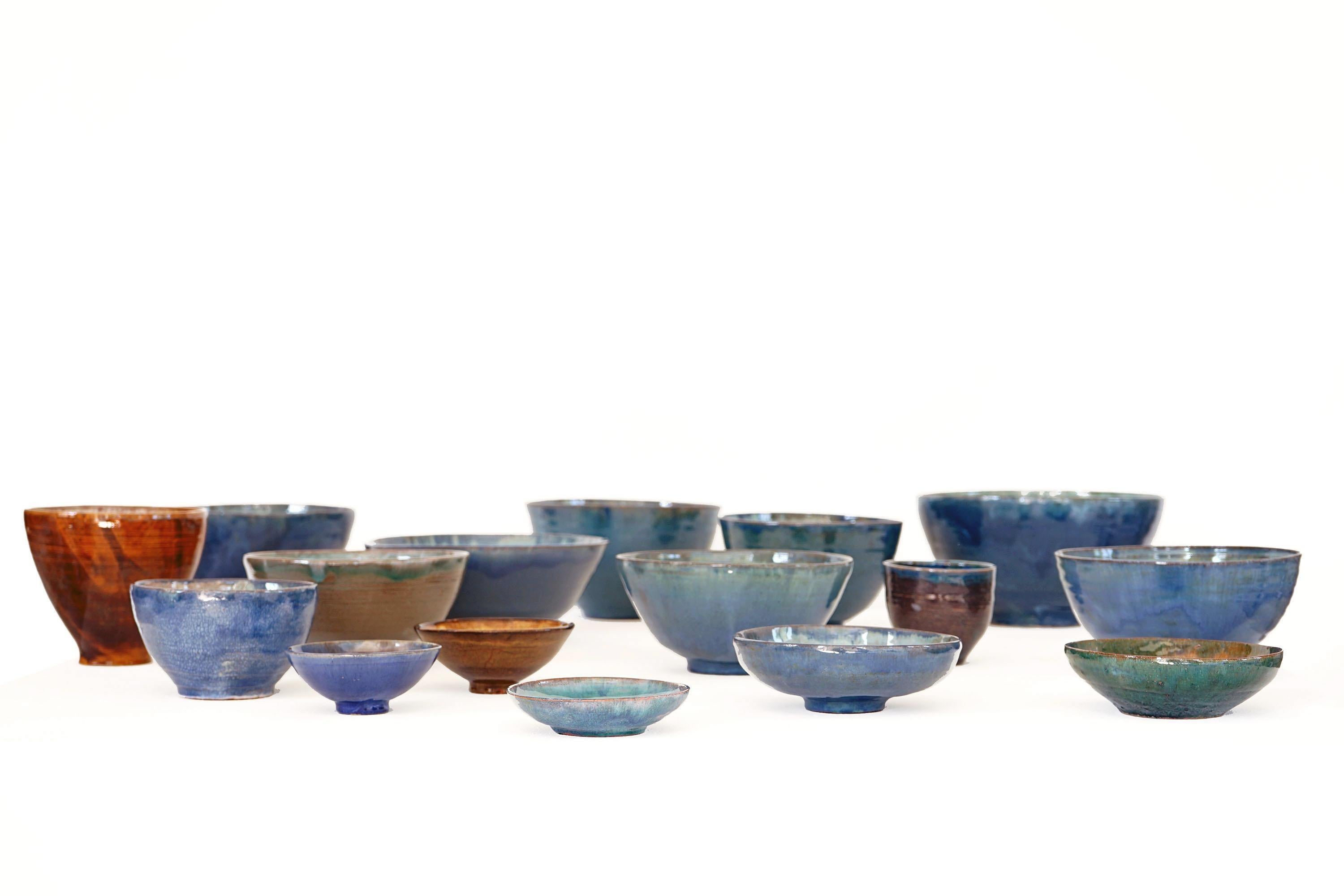 Ensemble de bols en poterie de différents styles du milieu du siècle, années 1970, Studio Pottery Bon état - En vente à Rosendahl, DE